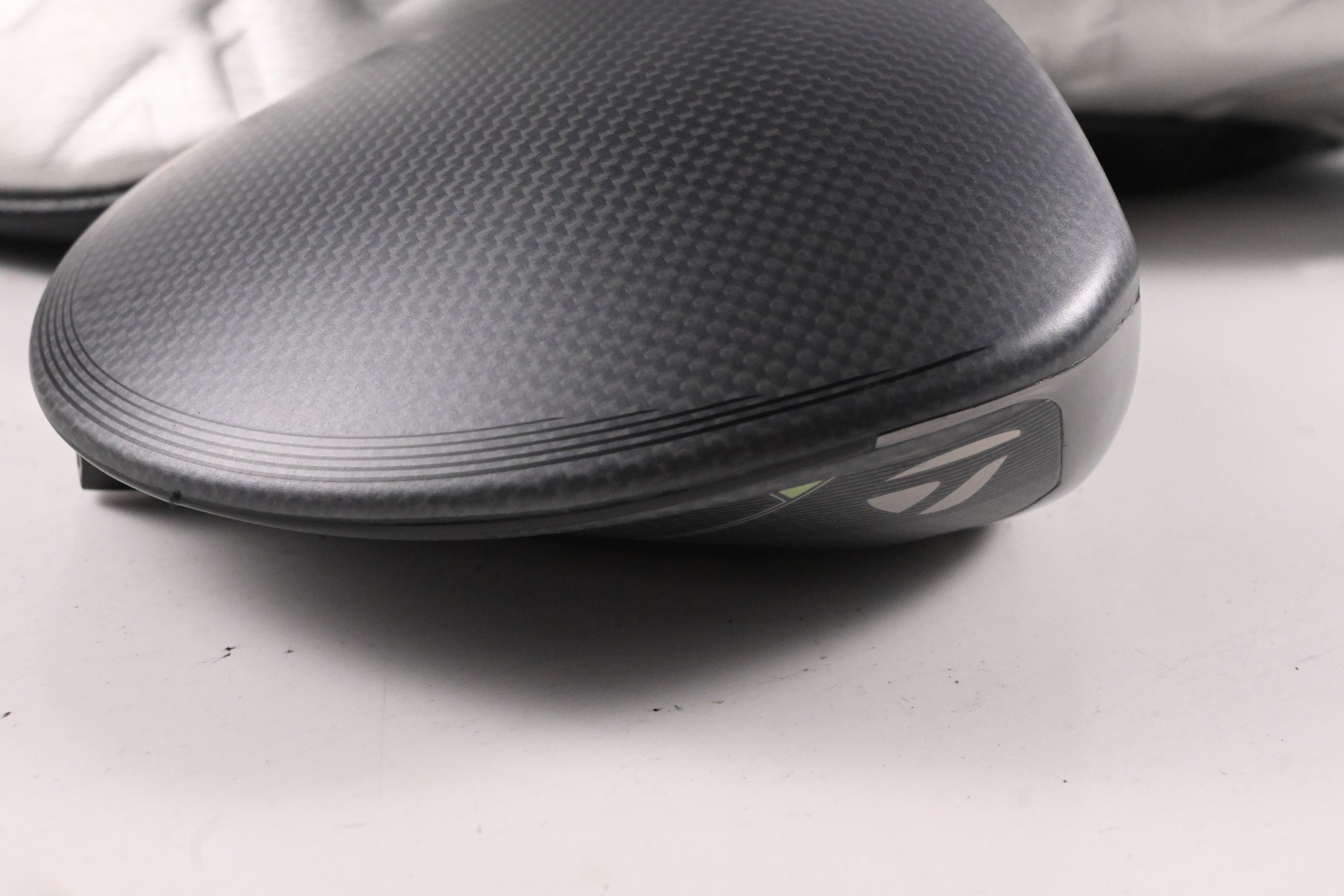 Taylormade Qi35 Driver / 9 Degree / Regular Flex Fujikura Air Speeder 50 Shaft