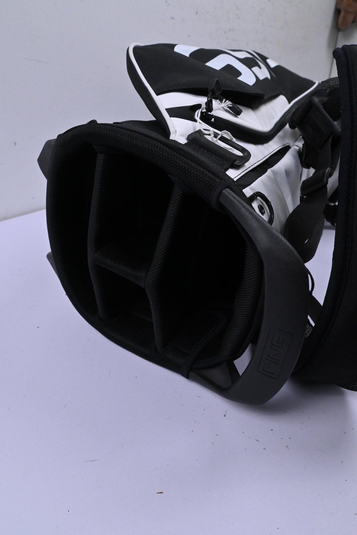 Ping S159 Stand Bag / 4-Way Divider / Black & White