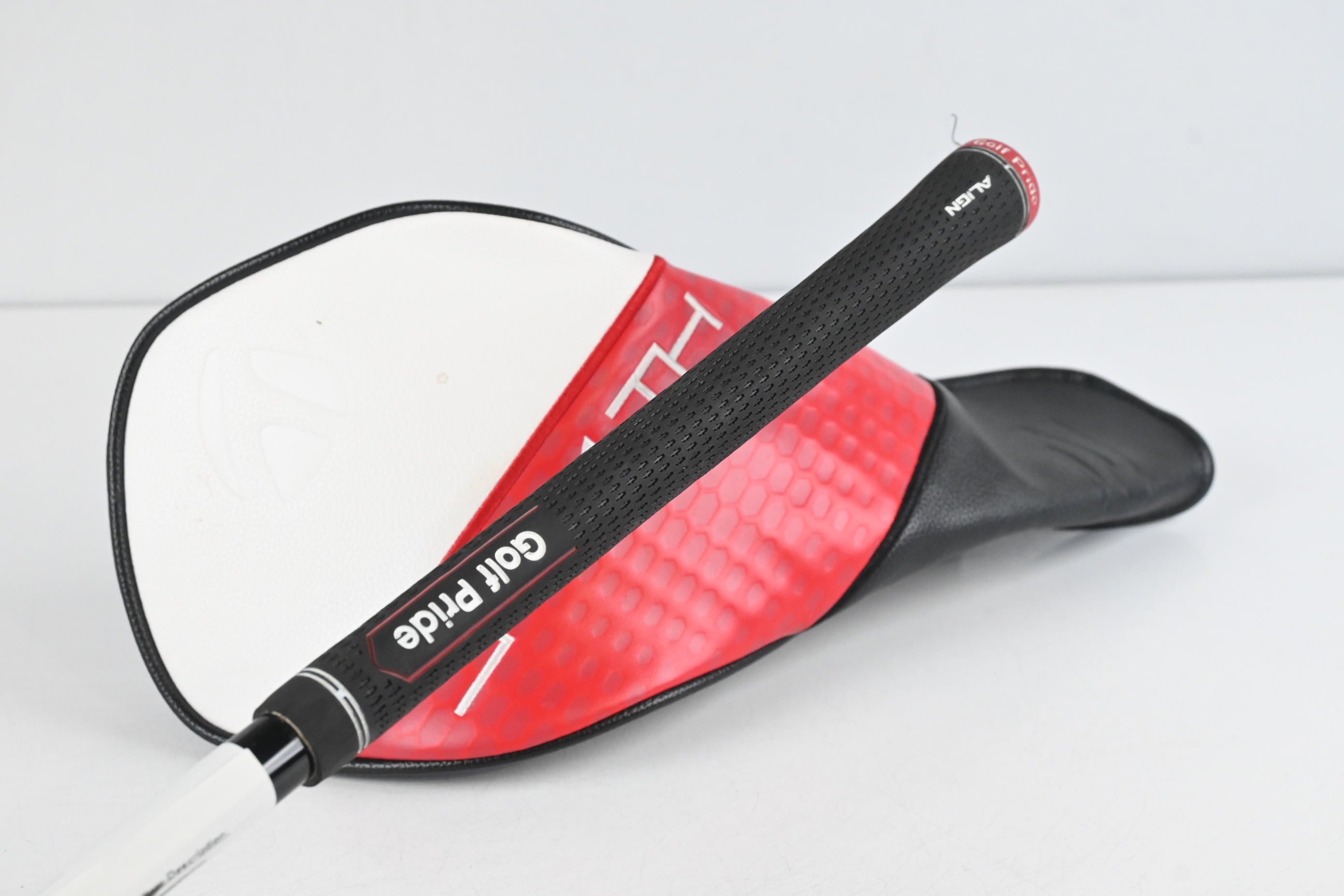 Taylormade Stealth Driver / 9 Degree / Stiff Flex Fujikura Ventus Red 5 Shaft