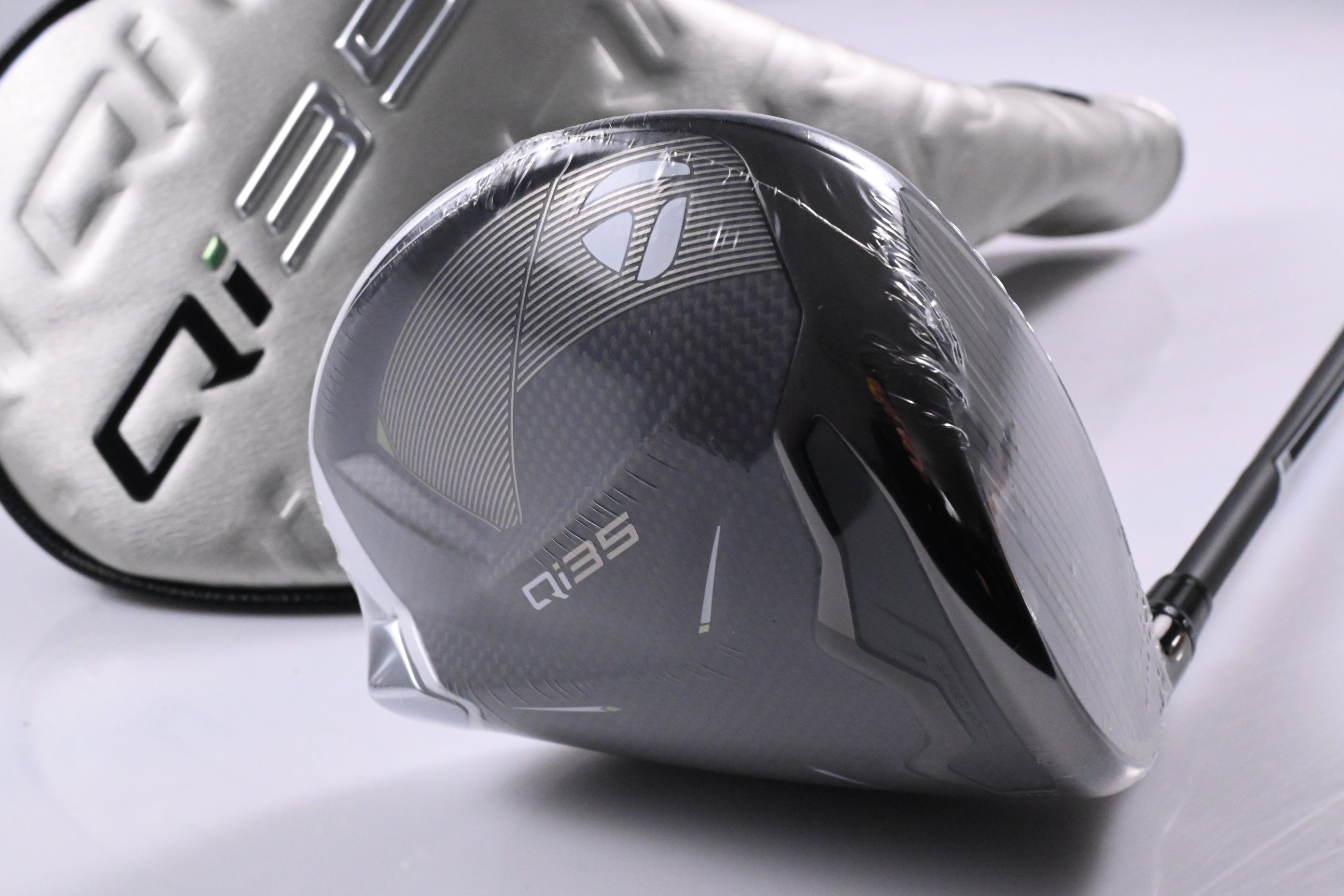Taylormade Qi35 Max Lite Driver / 10.5 Degree / Regular Flex Vanquish 4 Shaft