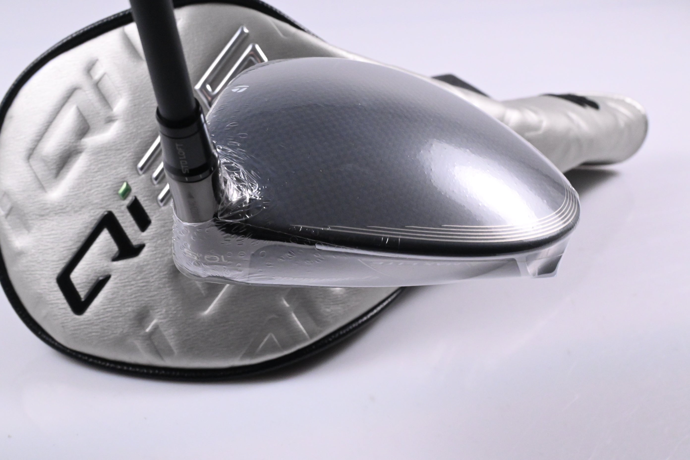Taylormade Qi35 Max Lite Driver / 10.5 Degree / Regular Flex Vanquish 4 Shaft