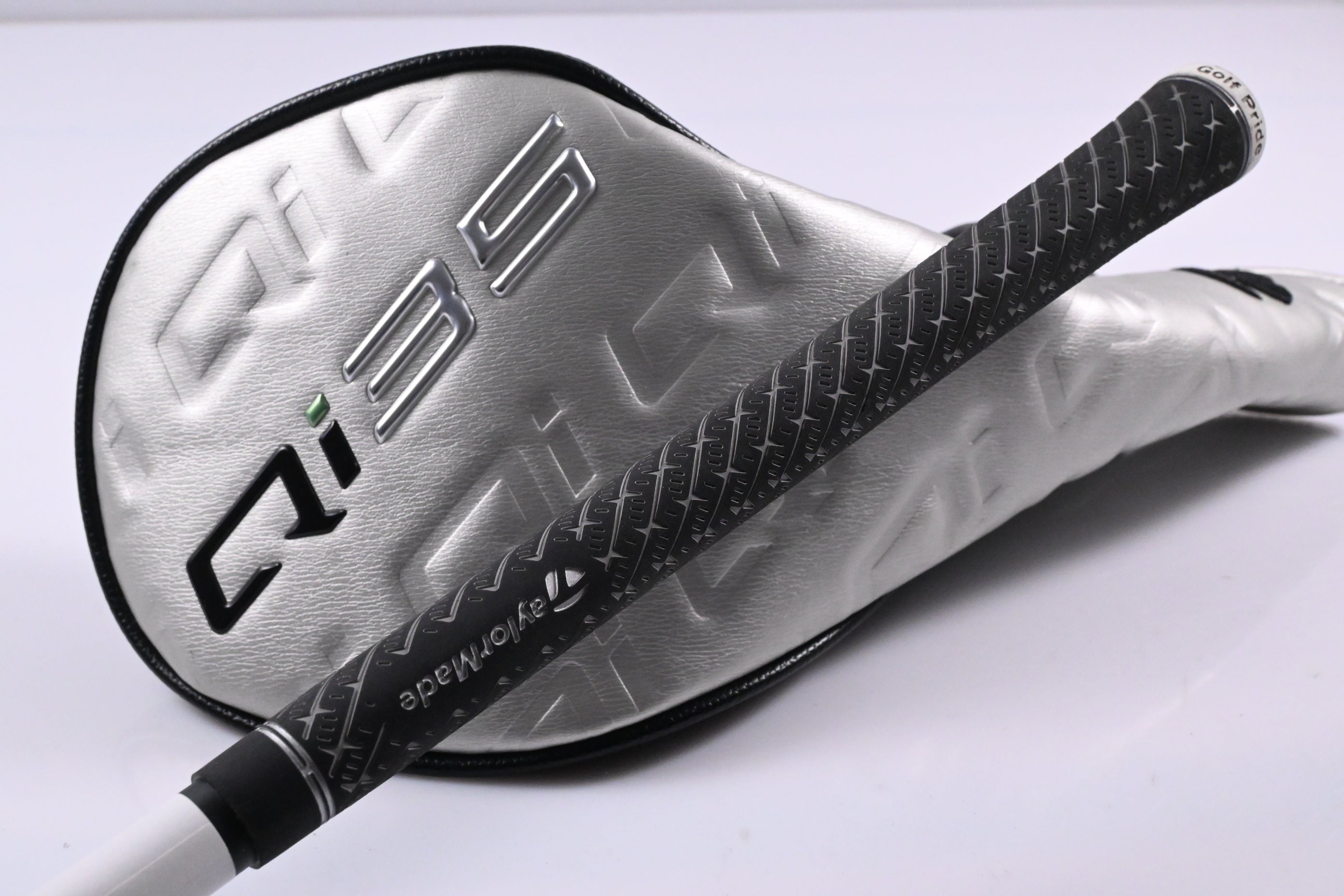 Taylormade Qi35 Max Lite Driver / 10.5 Degree / Regular Flex Vanquish 4 Shaft