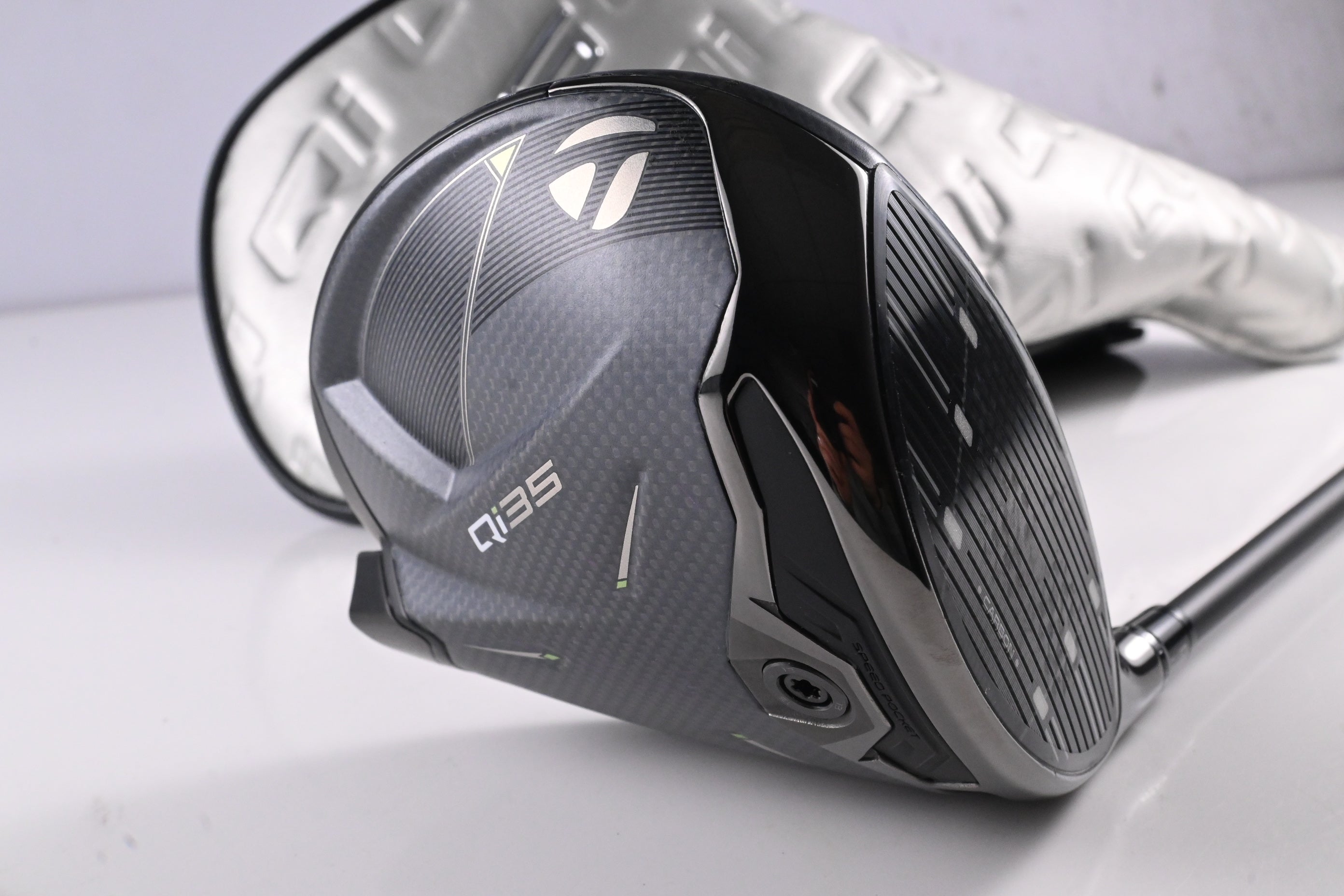 Taylormade Qi35 Driver / 9 Degree / Regular Flex Vanquish 5 Shaft