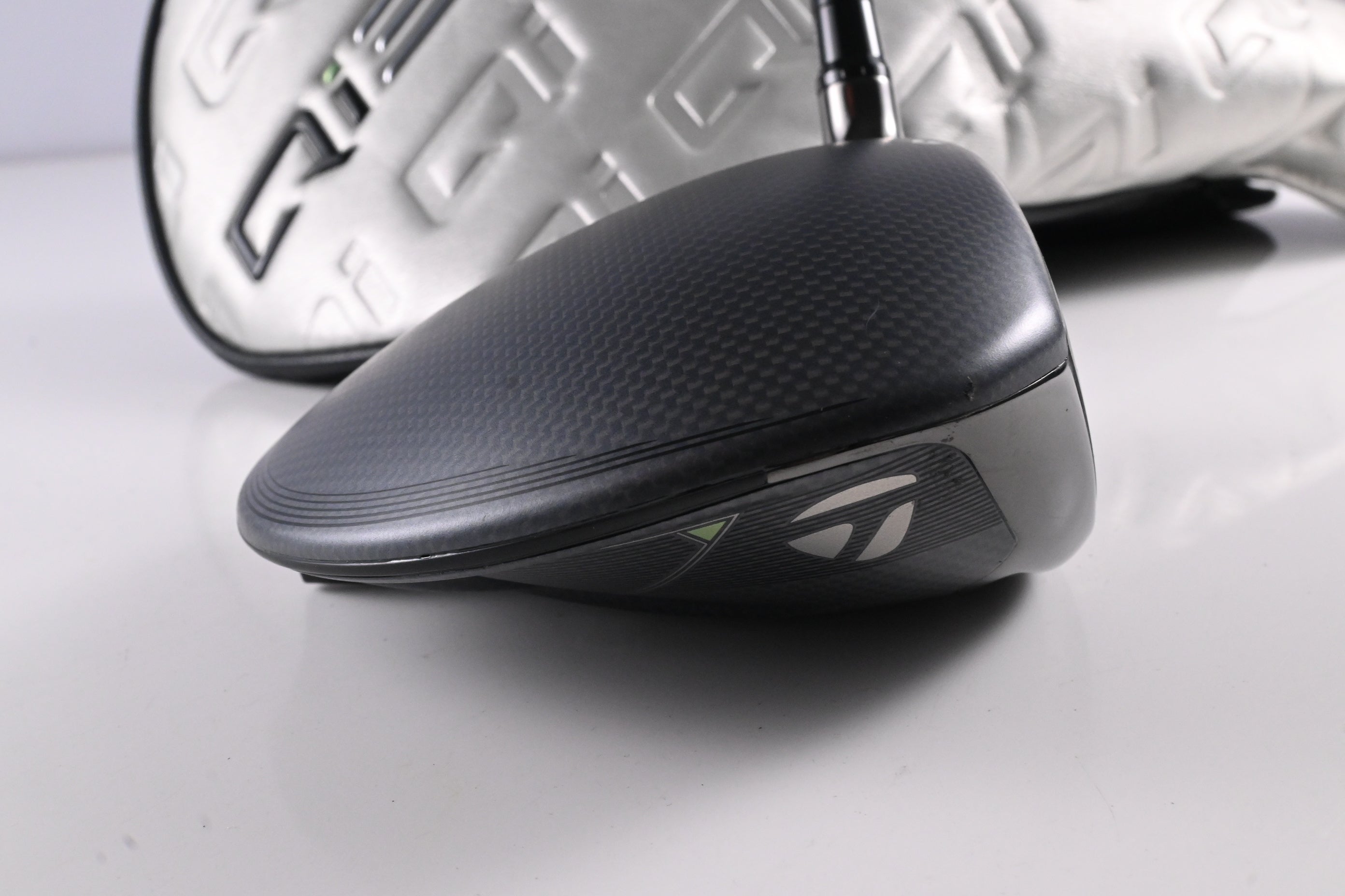 Taylormade Qi35 Driver / 9 Degree / Regular Flex Vanquish 5 Shaft