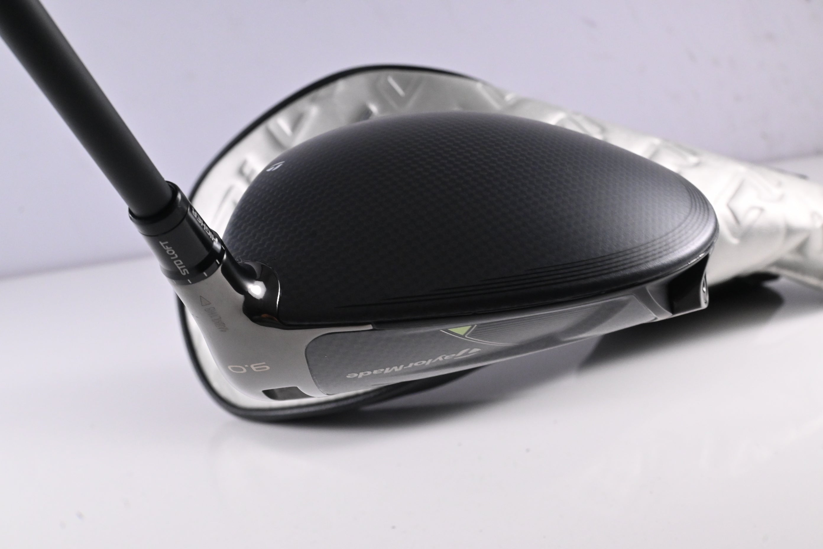 Taylormade Qi35 Driver / 9 Degree / Regular Flex Vanquish 5 Shaft