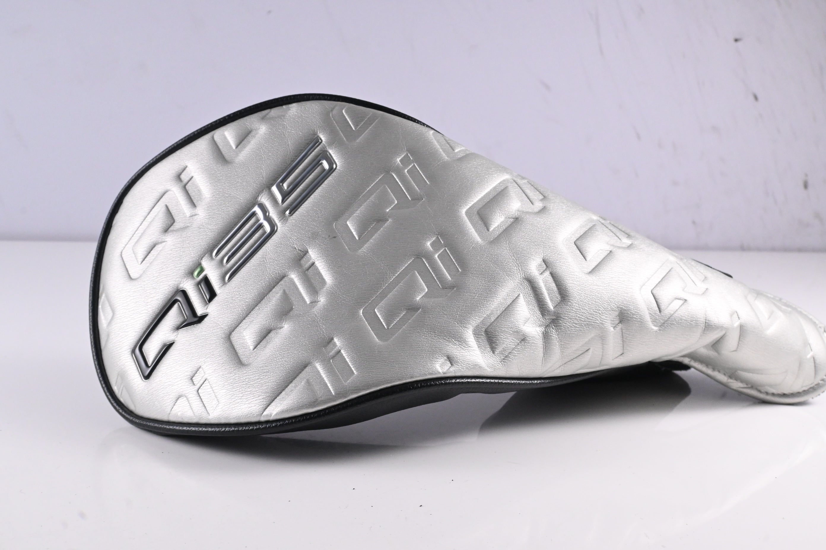 Taylormade Qi35 Driver / 9 Degree / Regular Flex Vanquish 5 Shaft