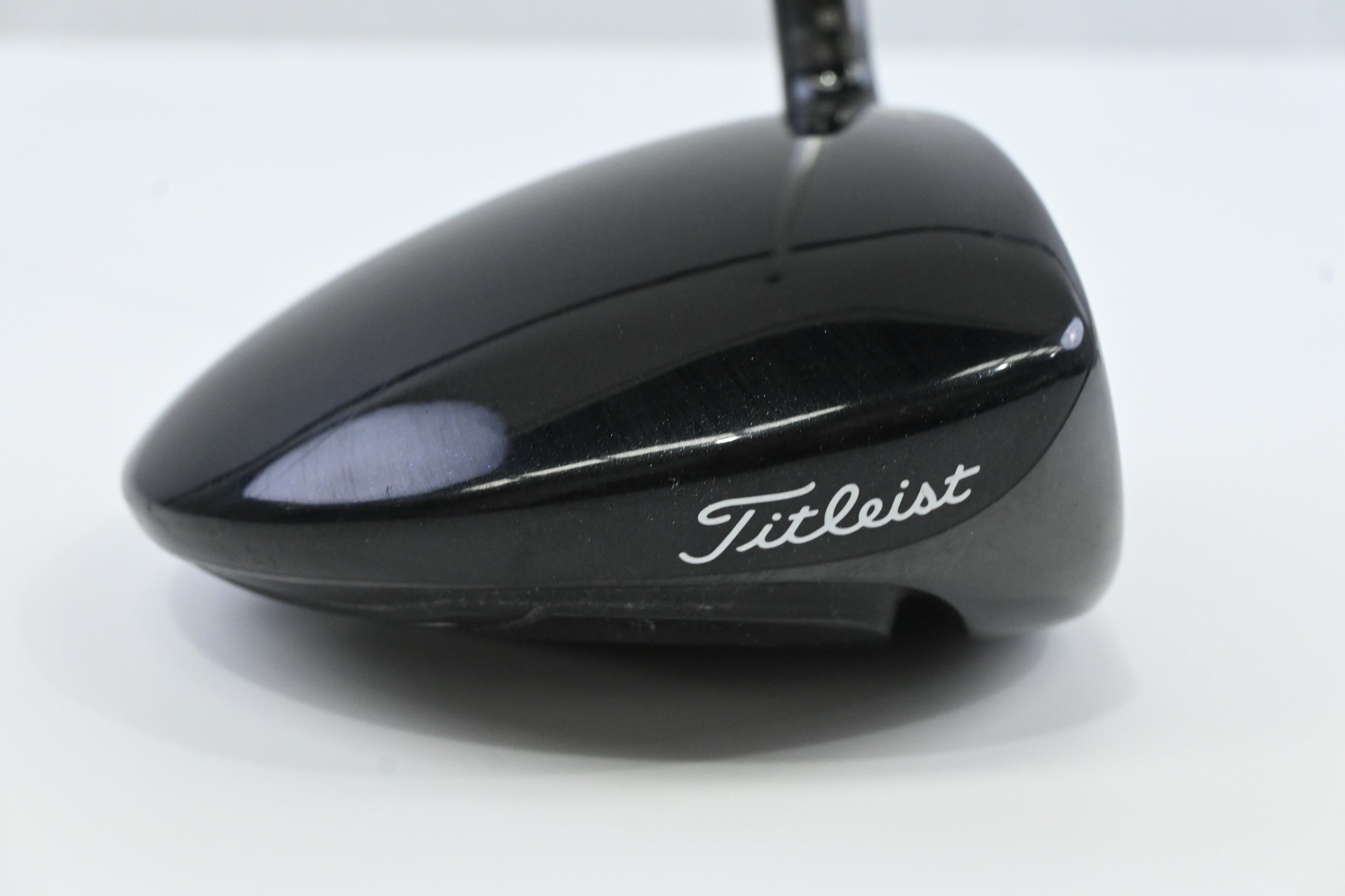 Titleist 915 D2 Driver / 9.5 Degree / Stiff Flex Aldila Rogue Silver 60 Shaft