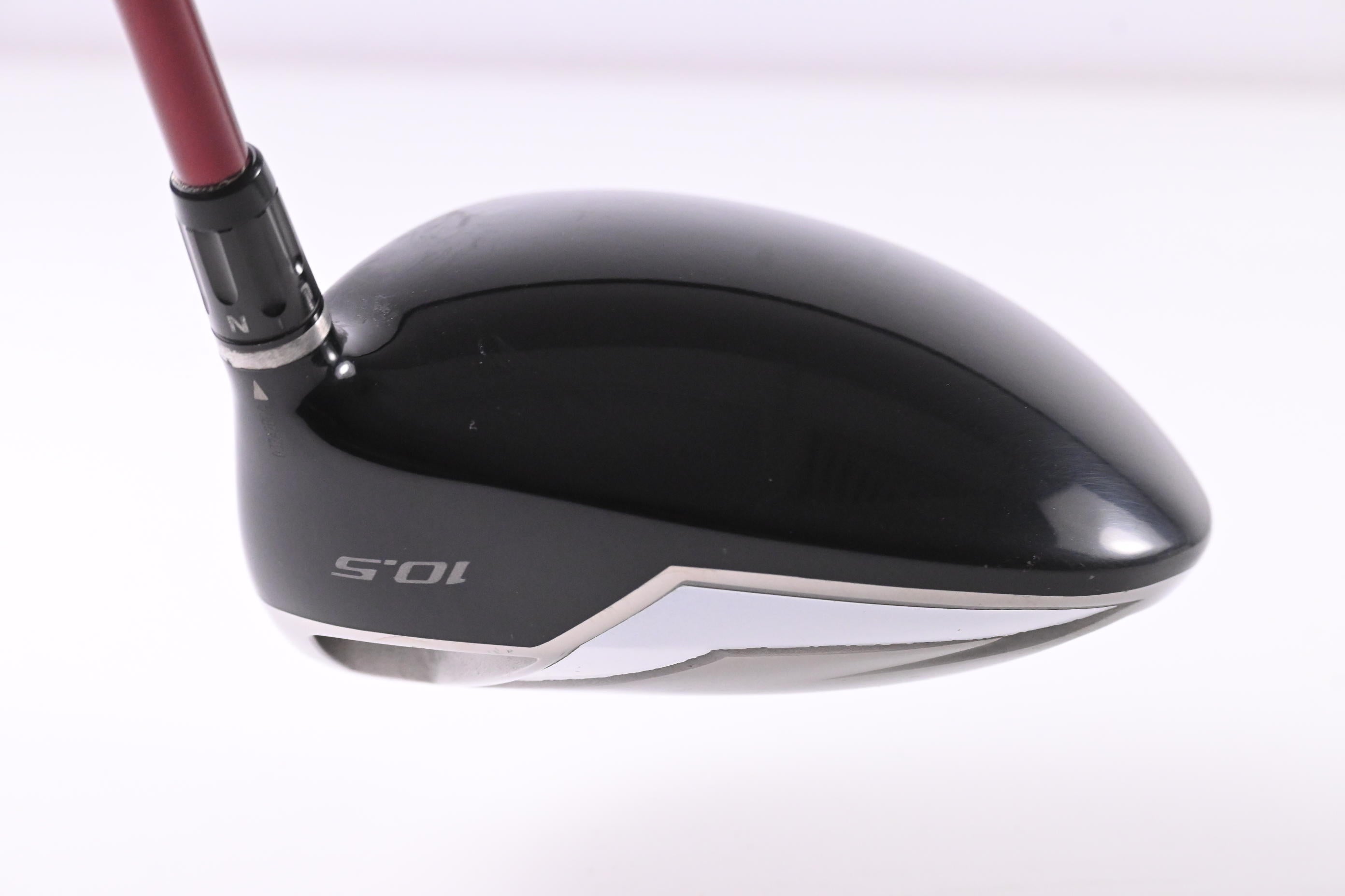 Taylormade R9 460 Driver / 10.5 Degree / Regular Flex Fujikura Motore X 60 Shaft