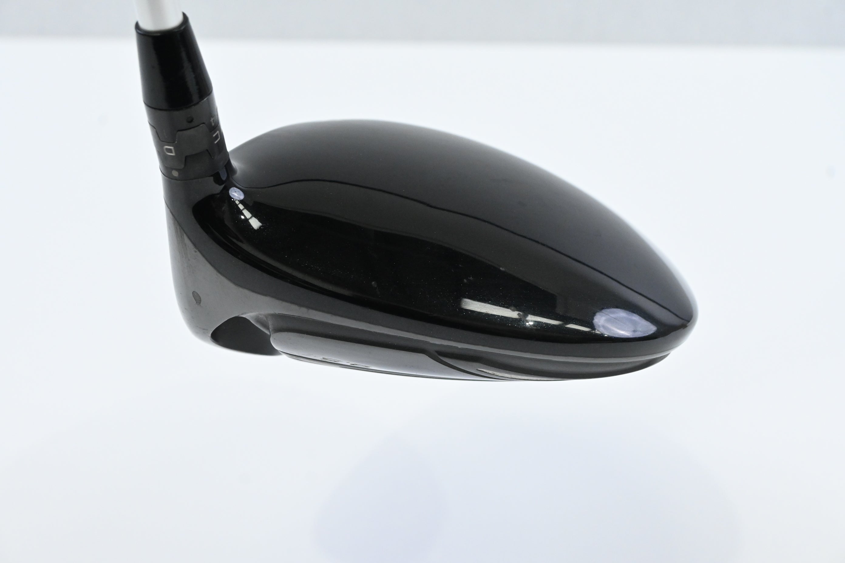 Titleist 915 D2 Driver / 9.5 Degree / Stiff Flex Aldila Rogue Silver 60 Shaft