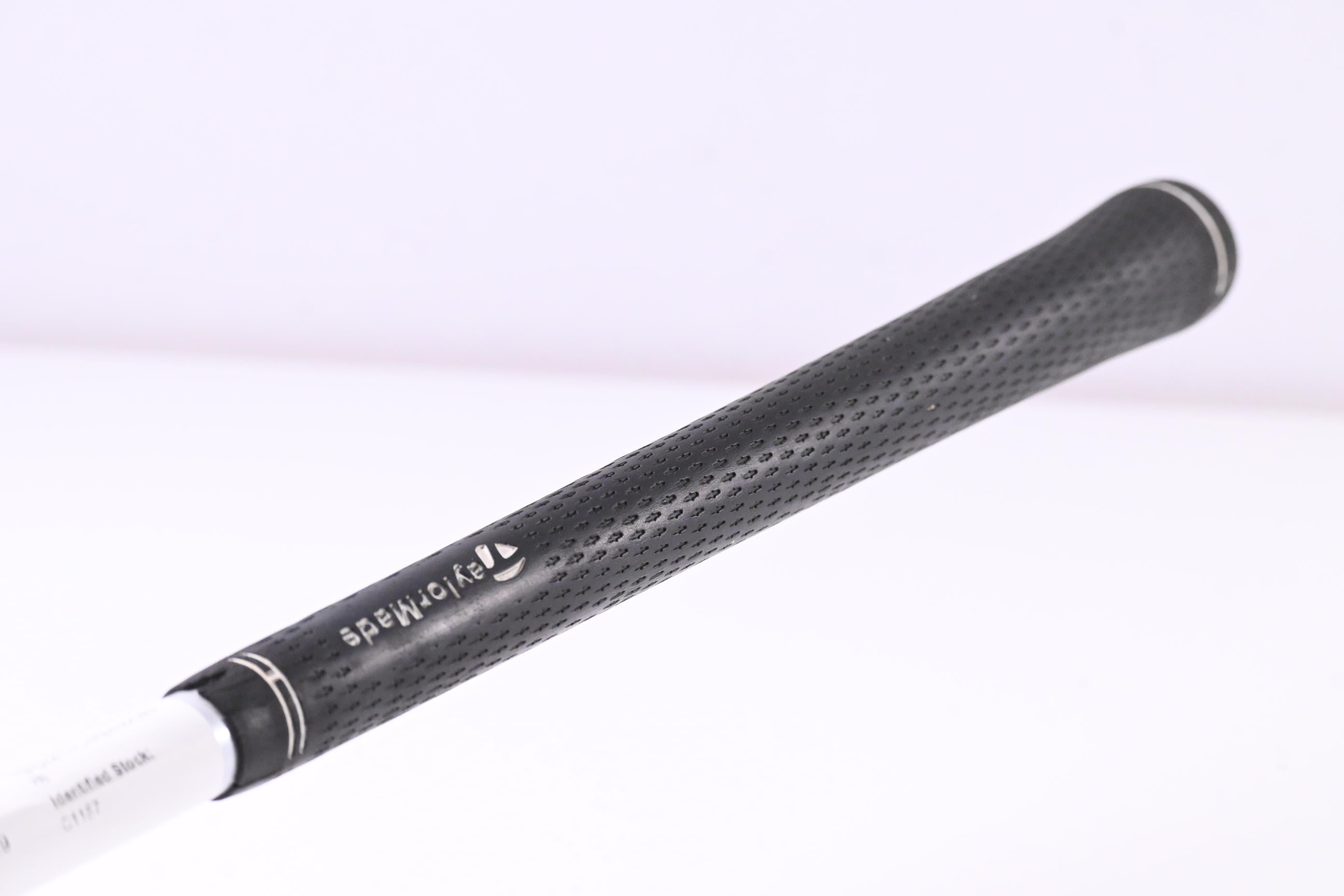 Taylormade R9 460 Driver / 10.5 Degree / Regular Flex Fujikura Motore X 60 Shaft