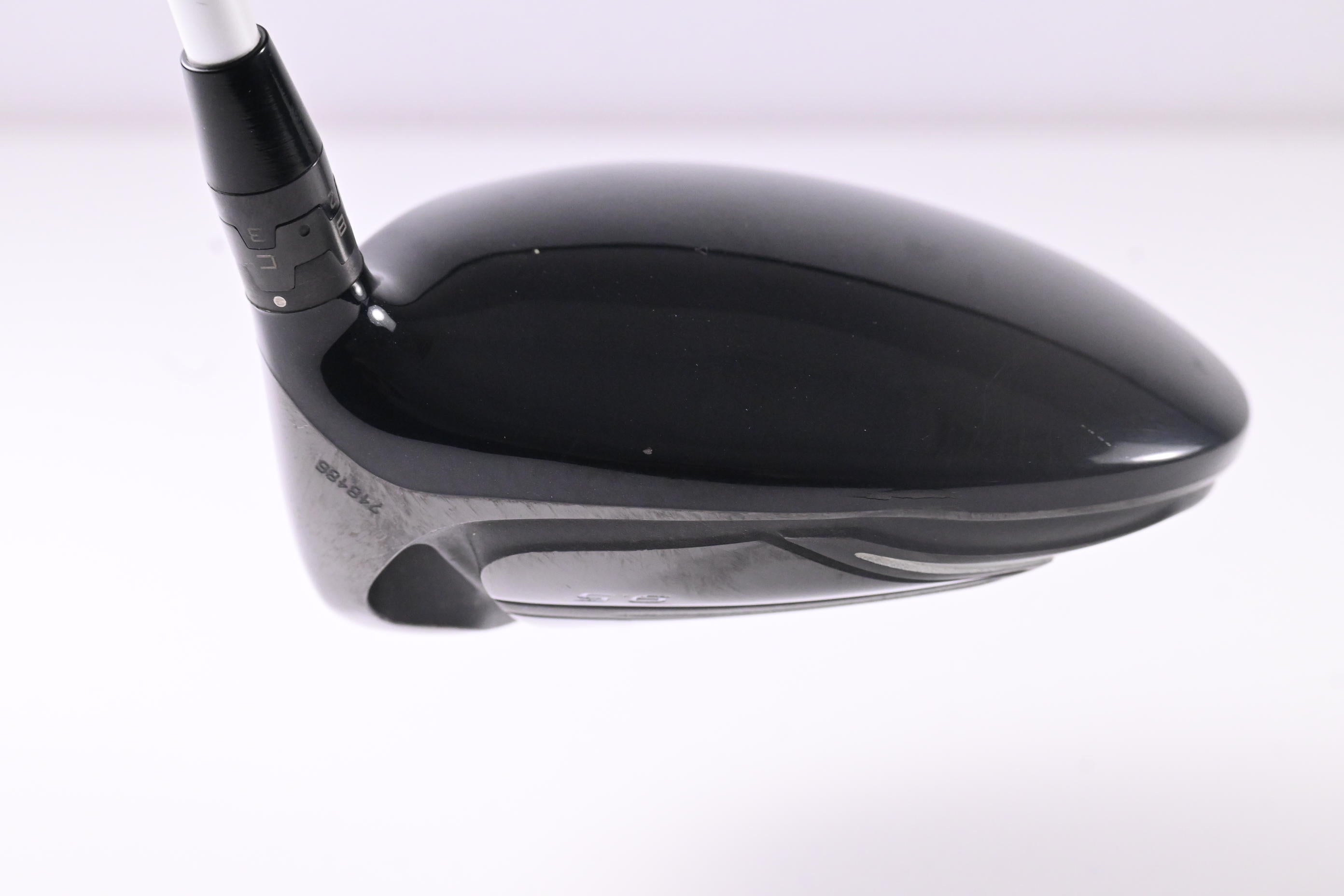 Titleist 915 D2 Driver / 9.5 Degree / X-Flex Aldila Rogue Silver 60 Shaft