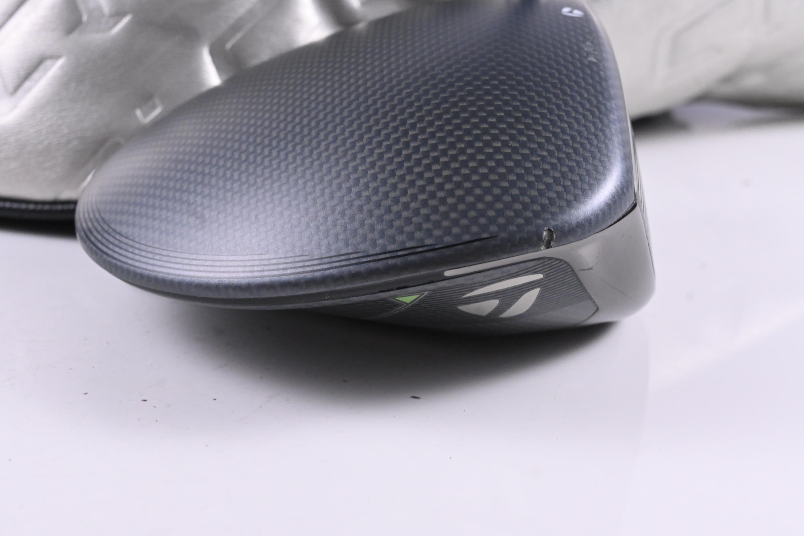 Taylormade Qi35 Driver / 10.5 Degree / Regular Flex Fujikura Ventus Blue 5 Shaft