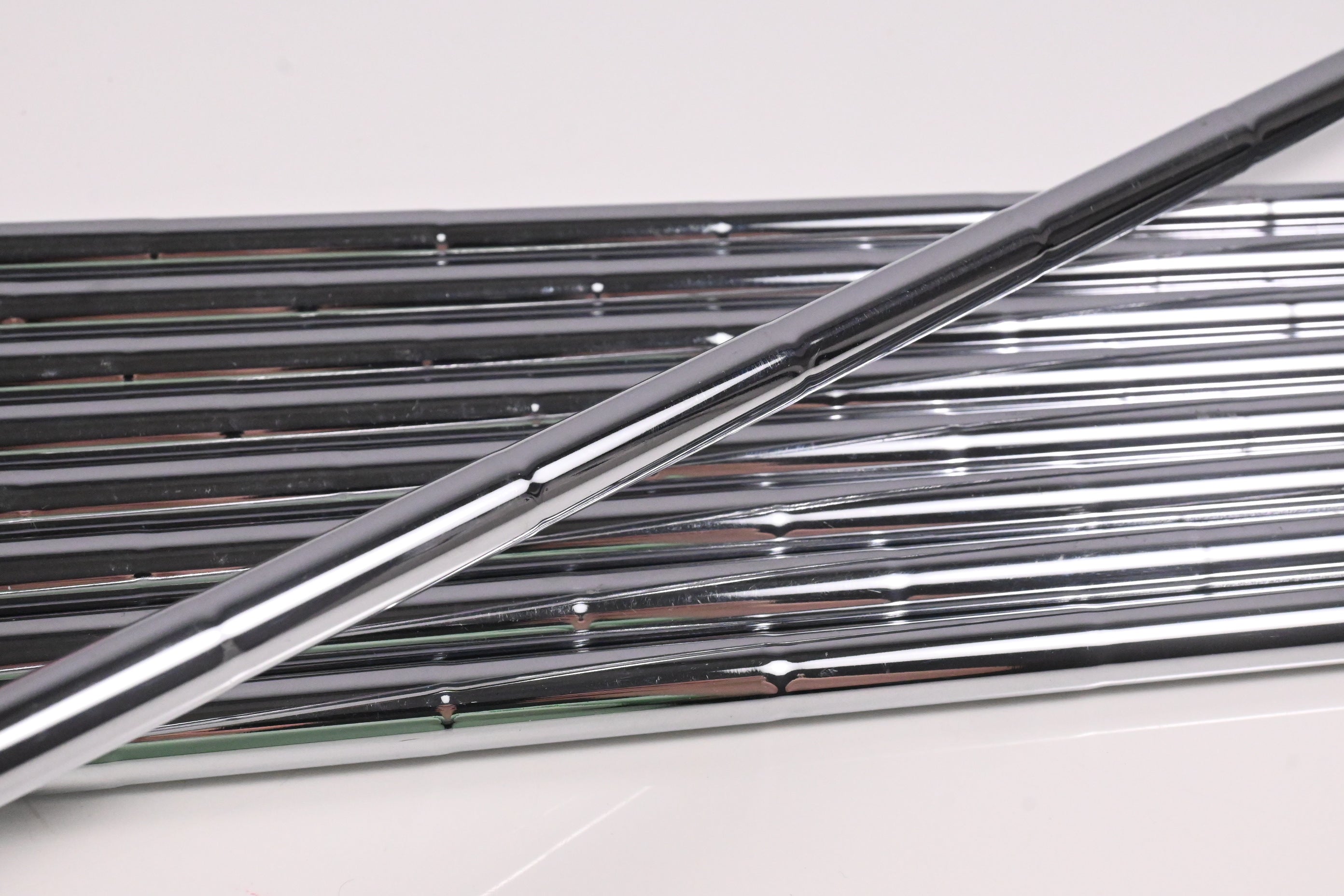 Dynamic Gold S300 Iron Shafts / Stiff Flex / Set of 9 / .355" Taper Tips