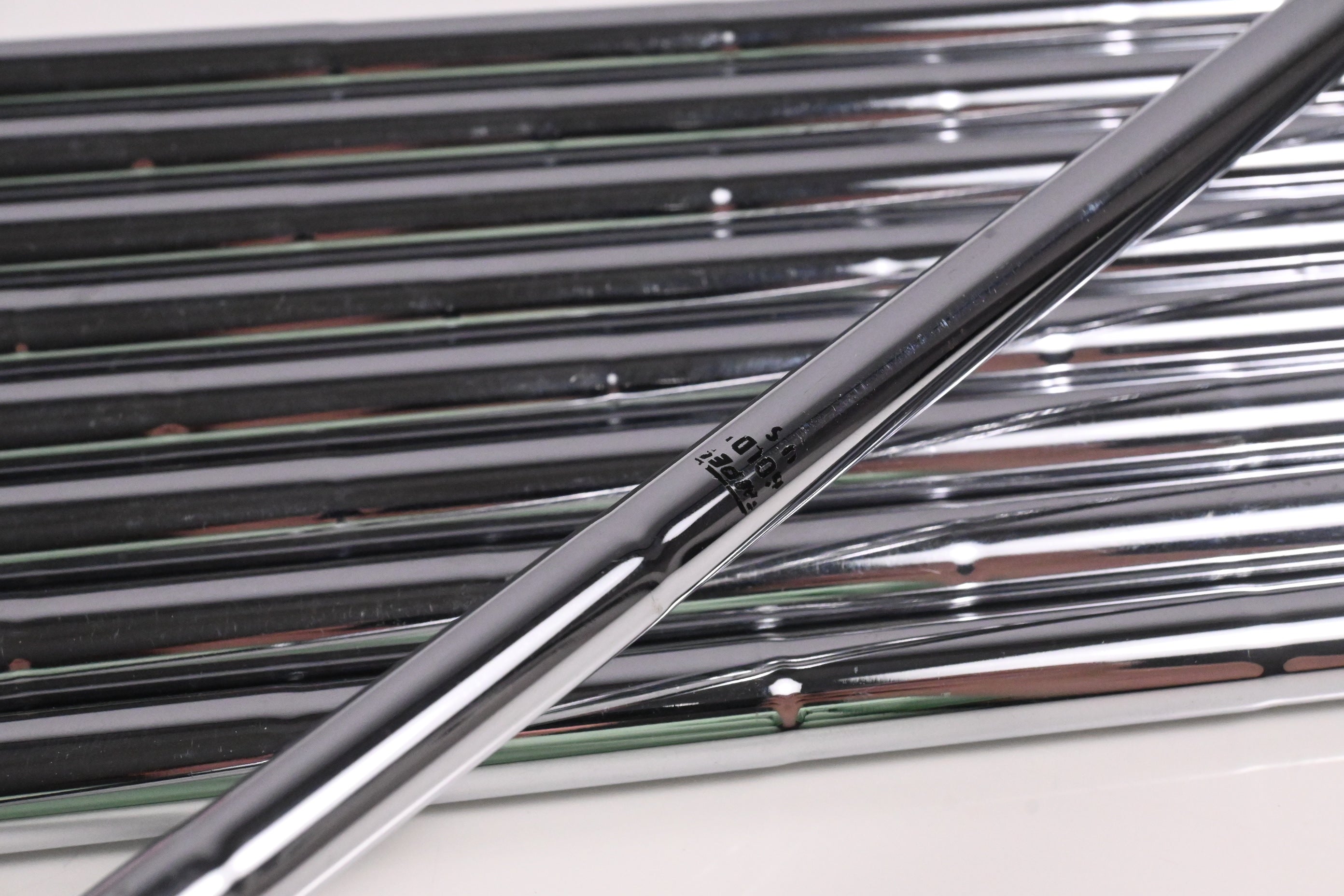 Dynamic Gold S300 Iron Shafts / Stiff Flex / Set of 9 / .355" Taper Tips