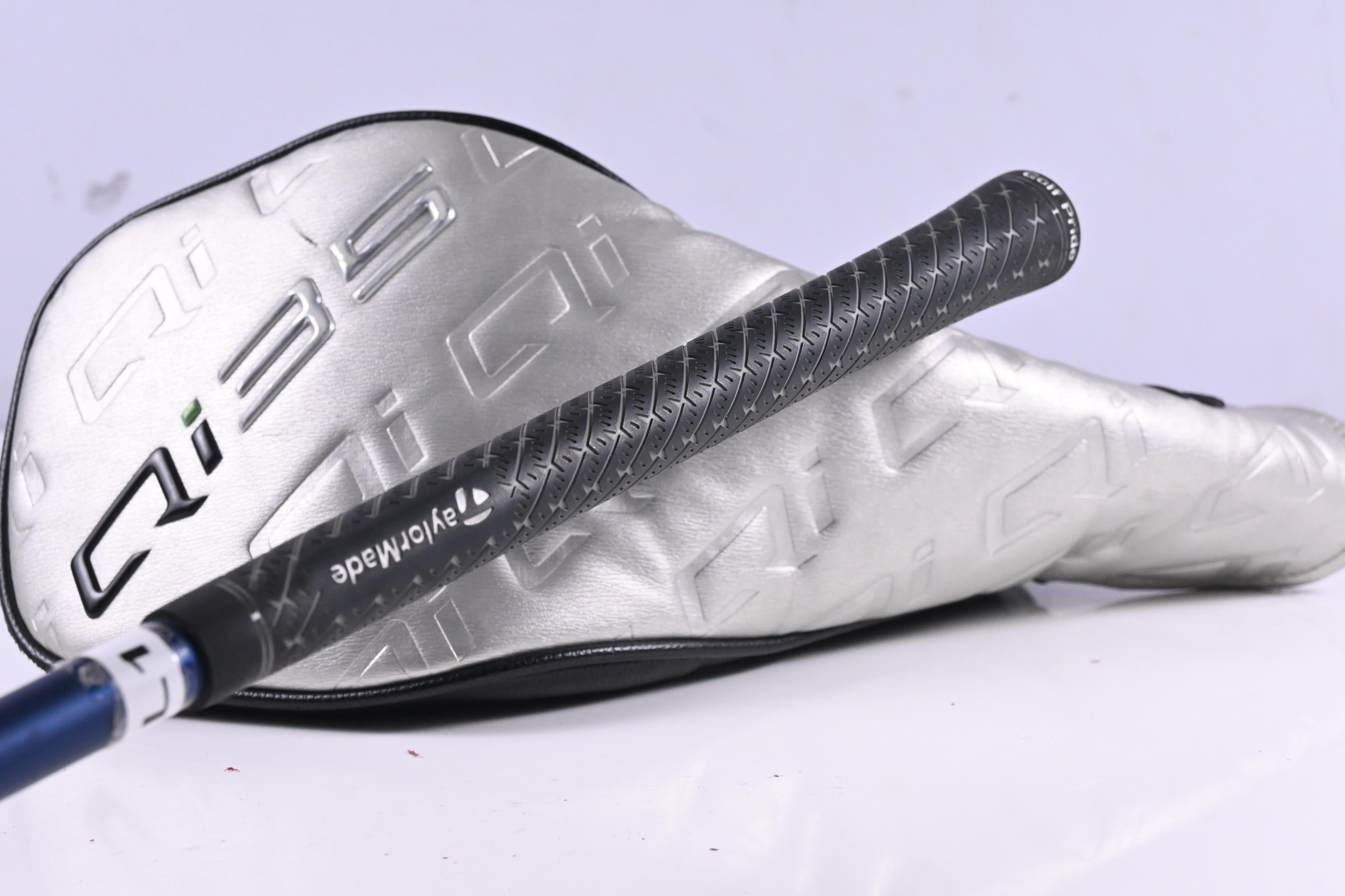 Taylormade Qi35 Driver / 10.5 Degree / Regular Flex Fujikura Ventus Blue 5 Shaft