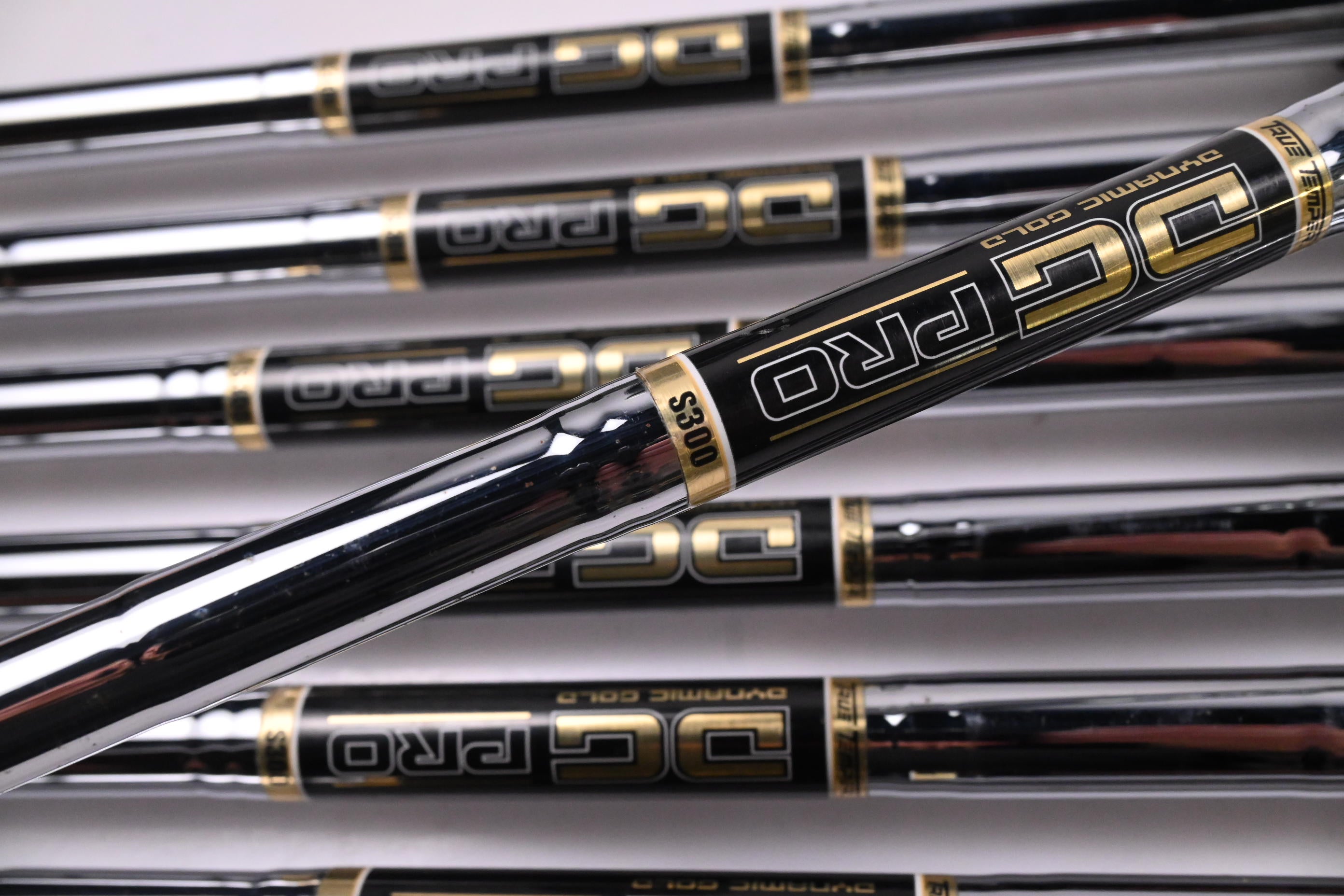 Wilson FG Tour V4 Irons / 4-PW / Stiff Flex Dynamic Gold Pro S300 Shafts