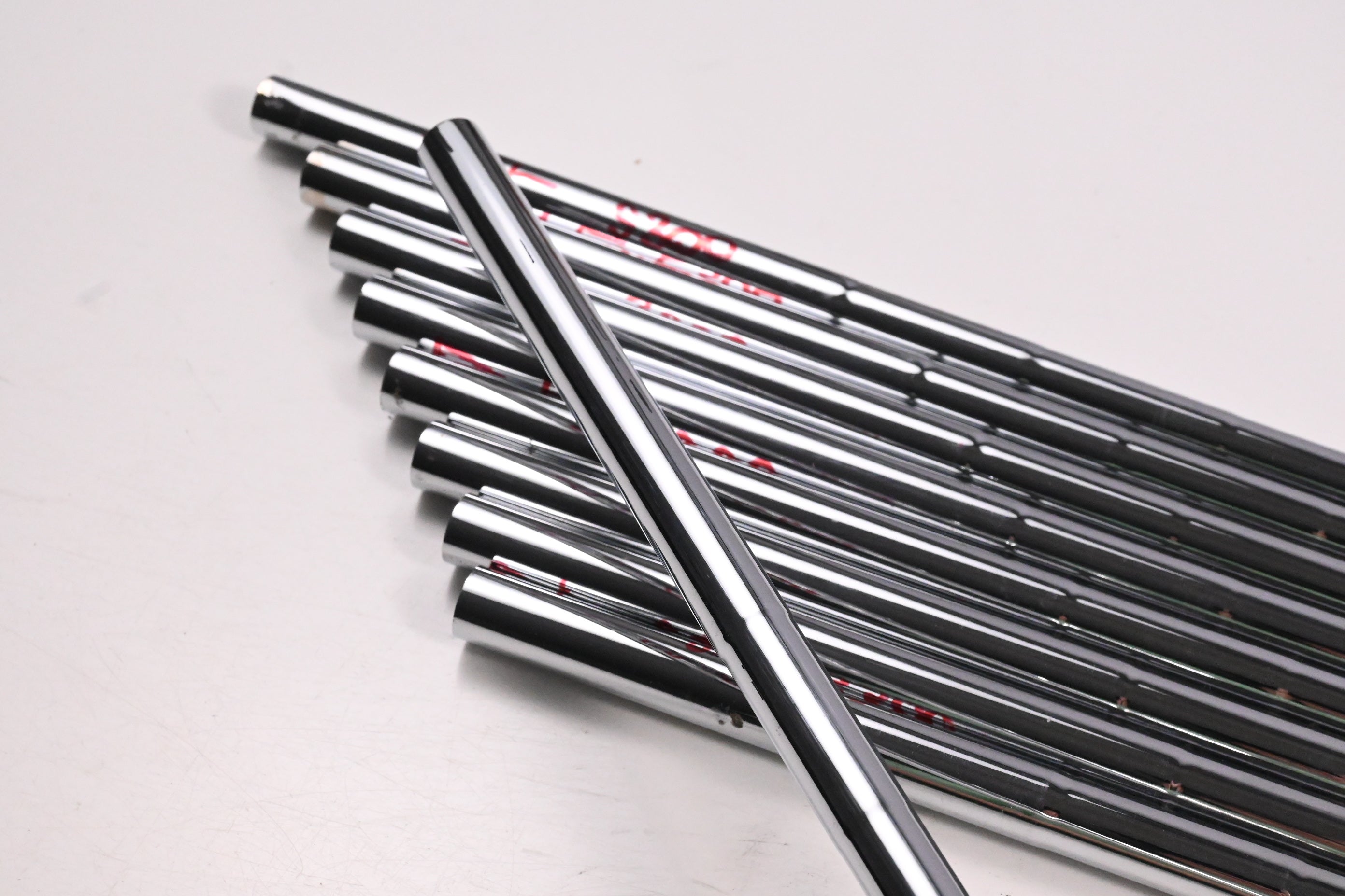 Dynamic Gold S300 Iron Shafts / Stiff Flex / Set of 9 / .355" Taper Tips