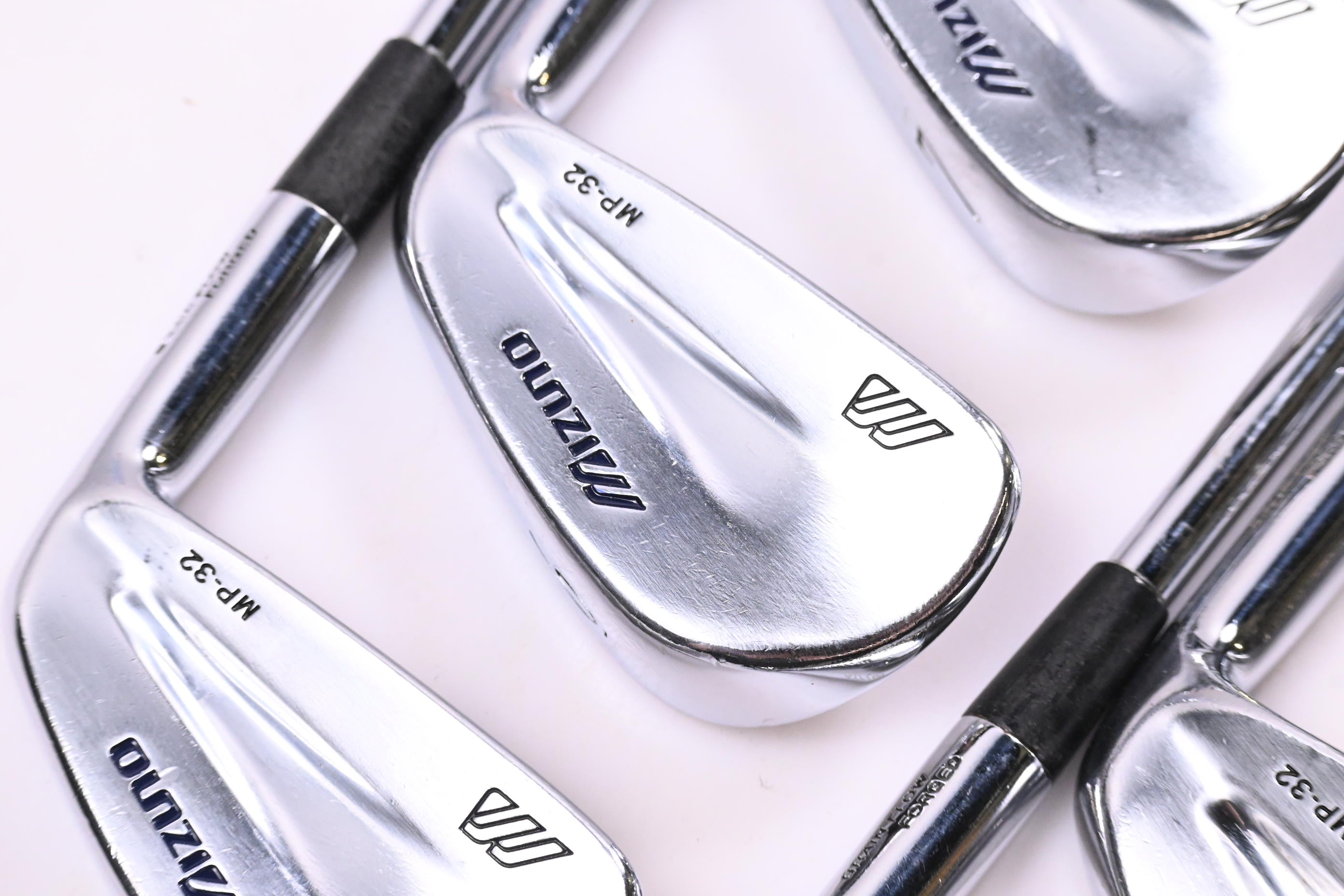 Mizuno MP-32 Irons / 5-PW / Stiff Flex Dynamic Gold S300 Shafts
