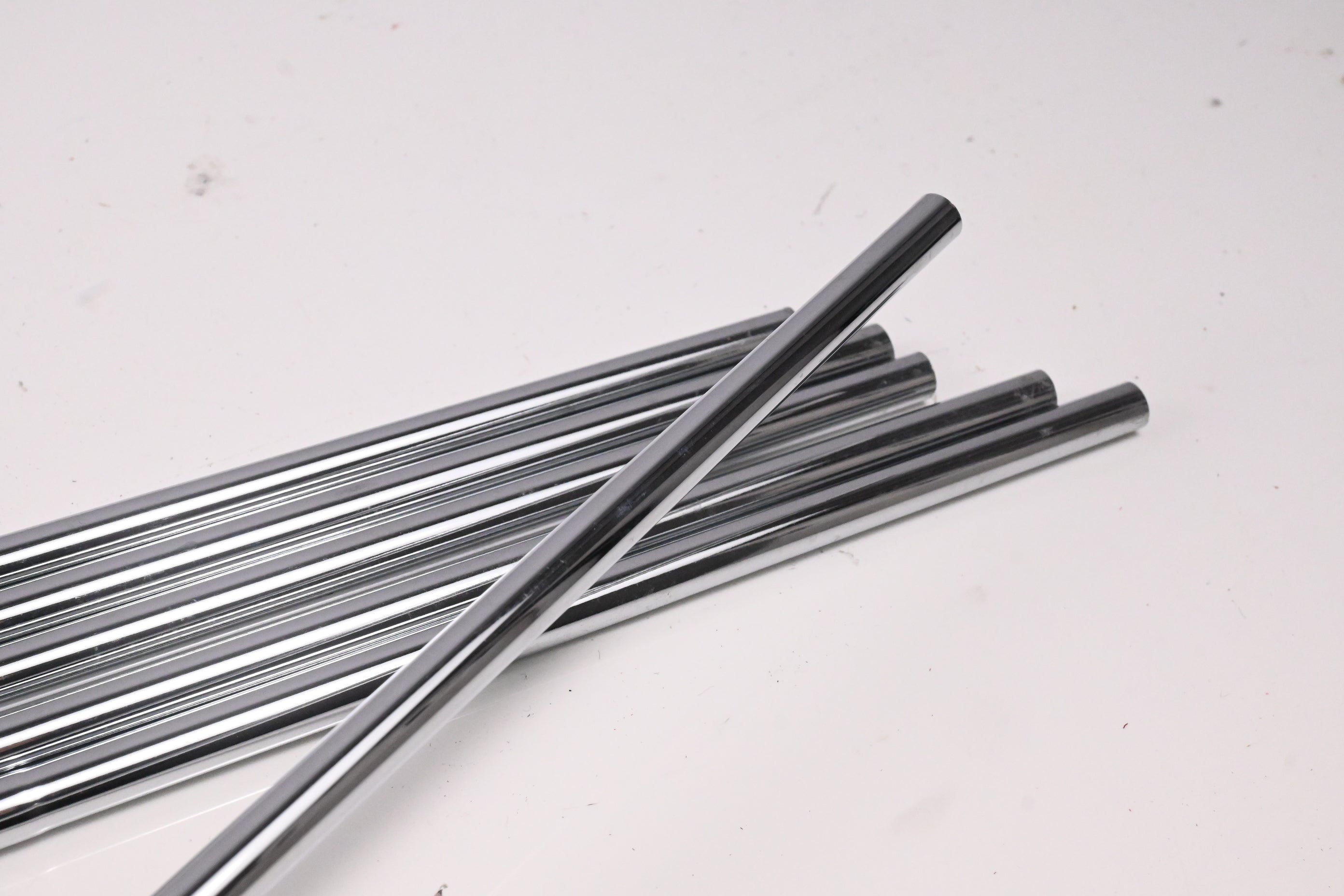 Dynamic Gold S300 Iron Shafts / Stiff Flex / Set of 6 / .355" Taper Tips