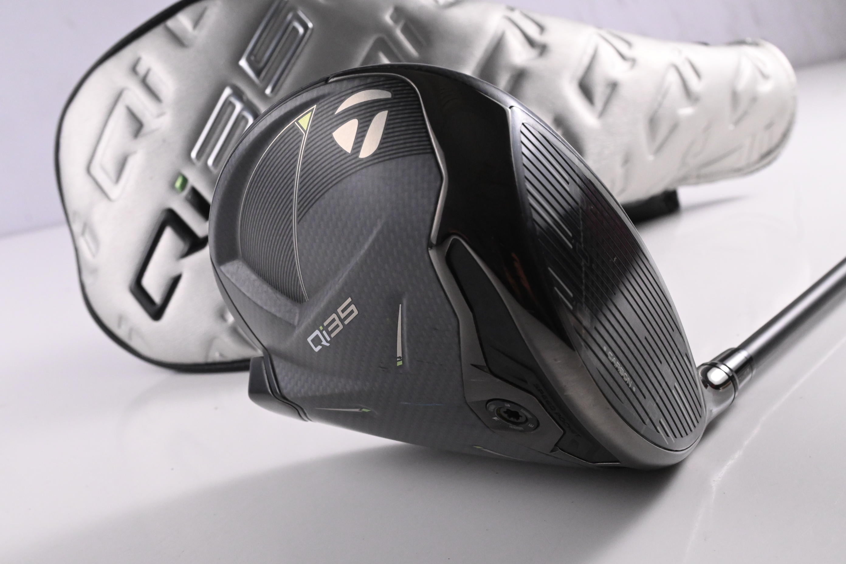 Taylormade Qi35 Driver / 10.5 Degree / Regular Flex Ventus Blue 5 Shaft