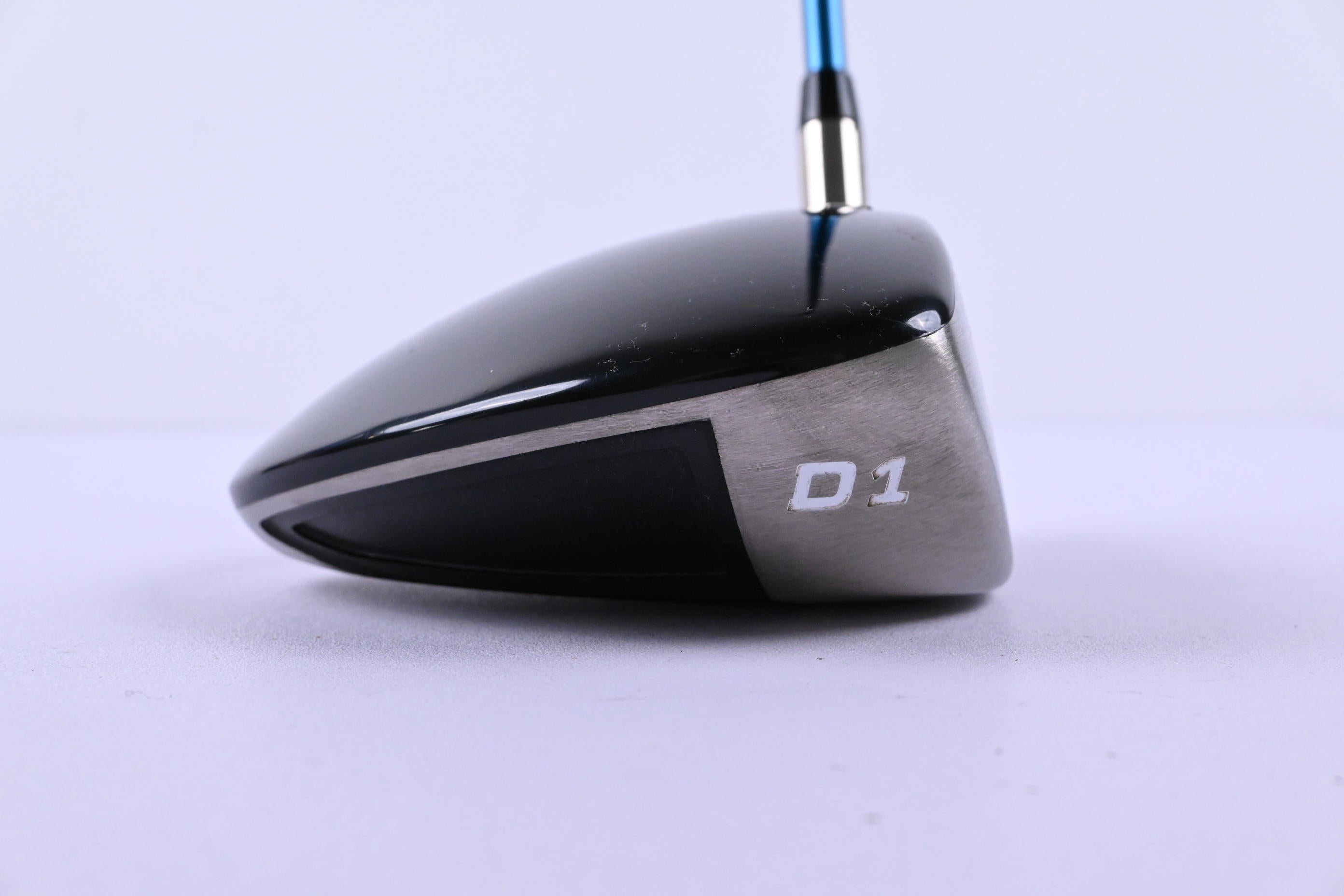 Titleist 907 D1 Driver / 9.5 Degree / Stiff Flex Aldila VS Proto 65 Shaft