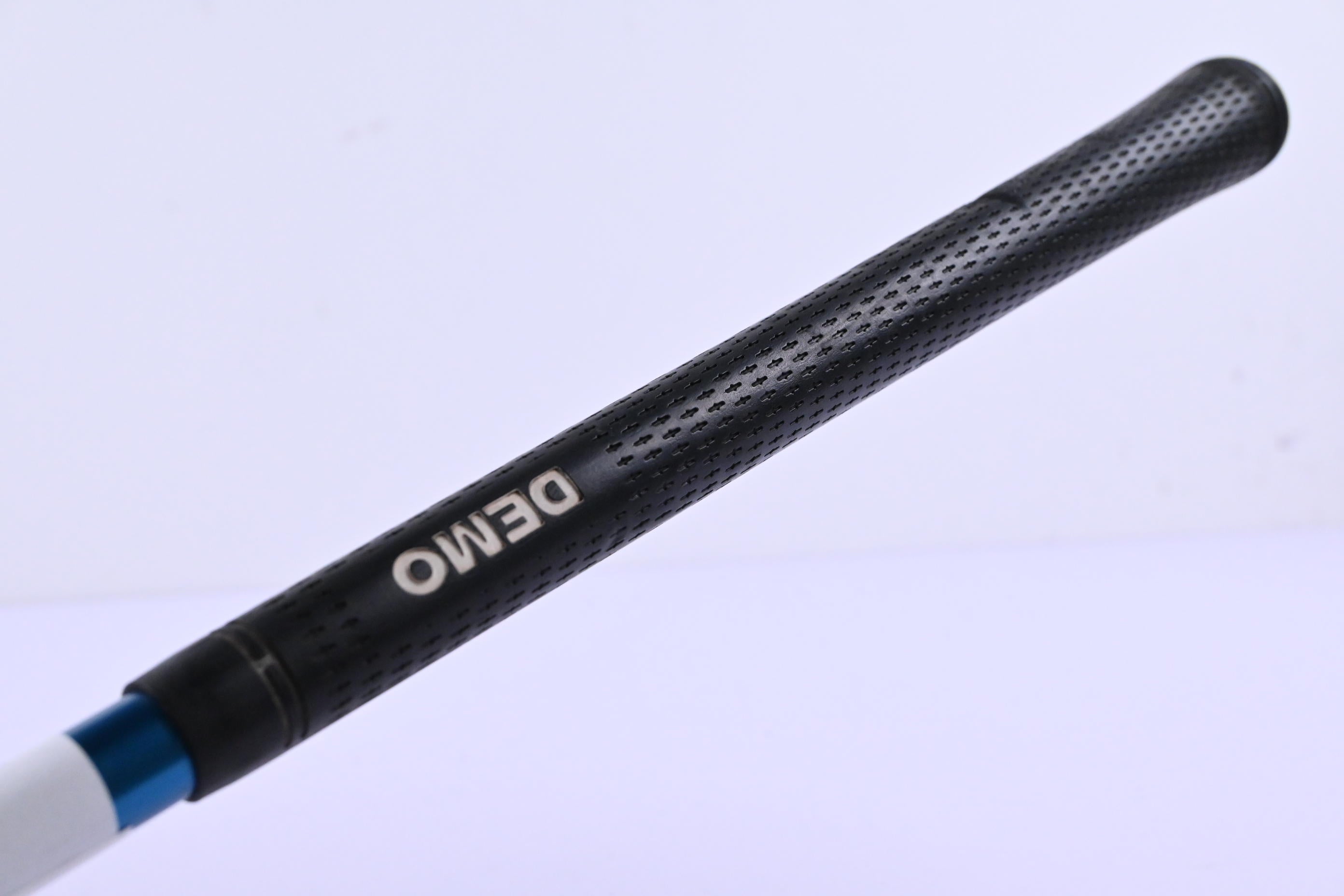 Titleist 907 D1 Driver / 9.5 Degree / Stiff Flex Aldila VS Proto 65 Shaft