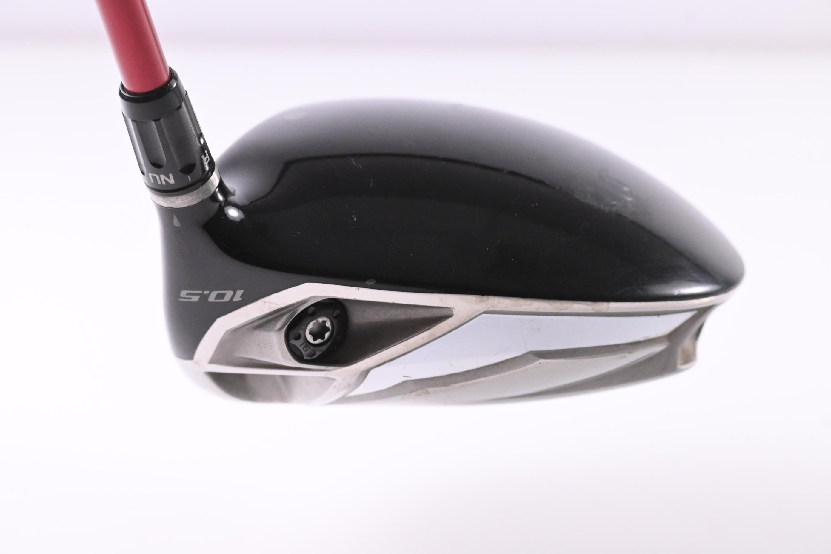 Taylormade R9 Driver / 10.5 Degree / Regular Flex Fujikura Motore X 65 Shaft