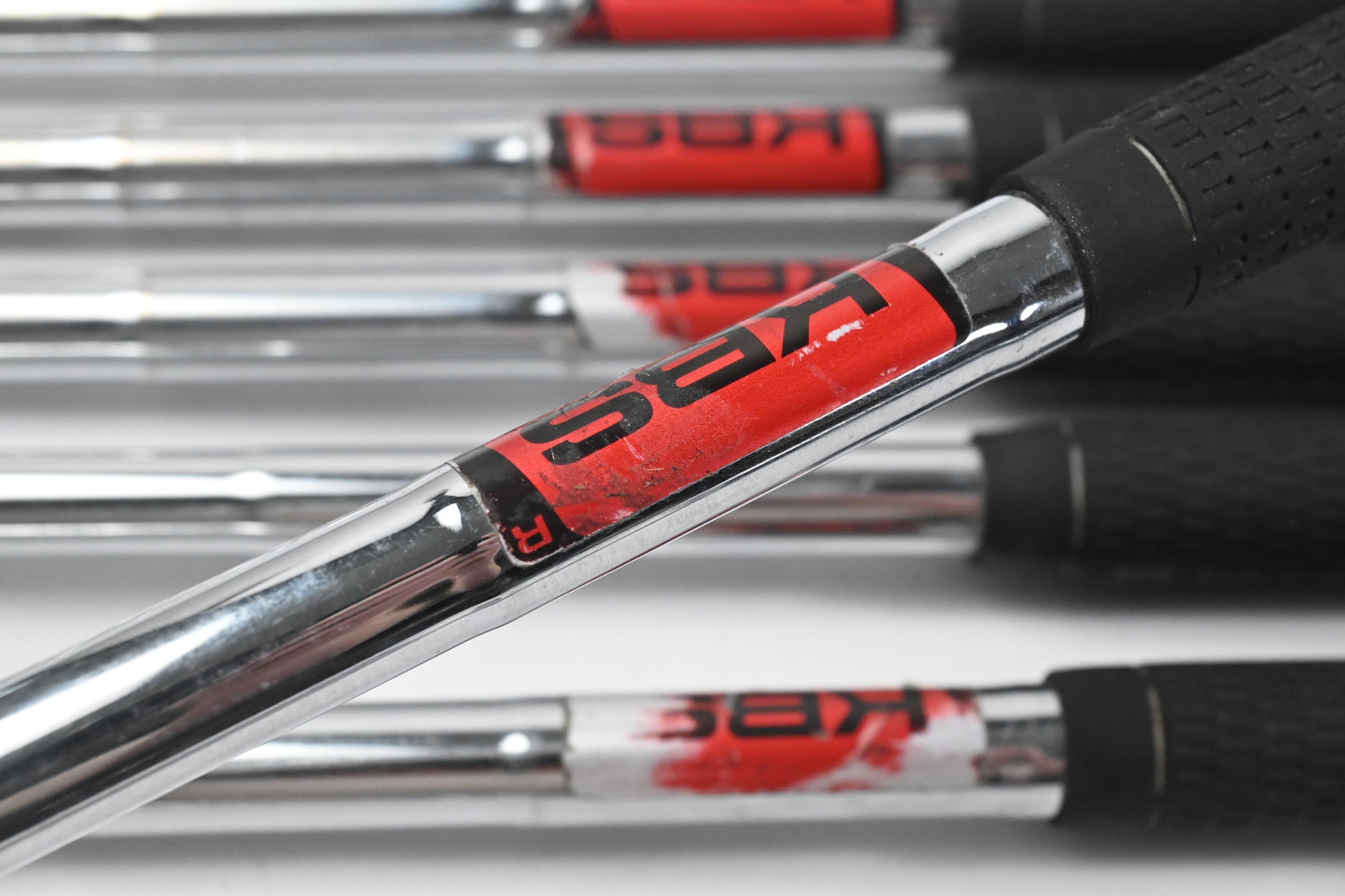 Left Hand Taylormade R9 Irons / 5-PW+SW / Regular Flex KBS 90 Steel Shafts