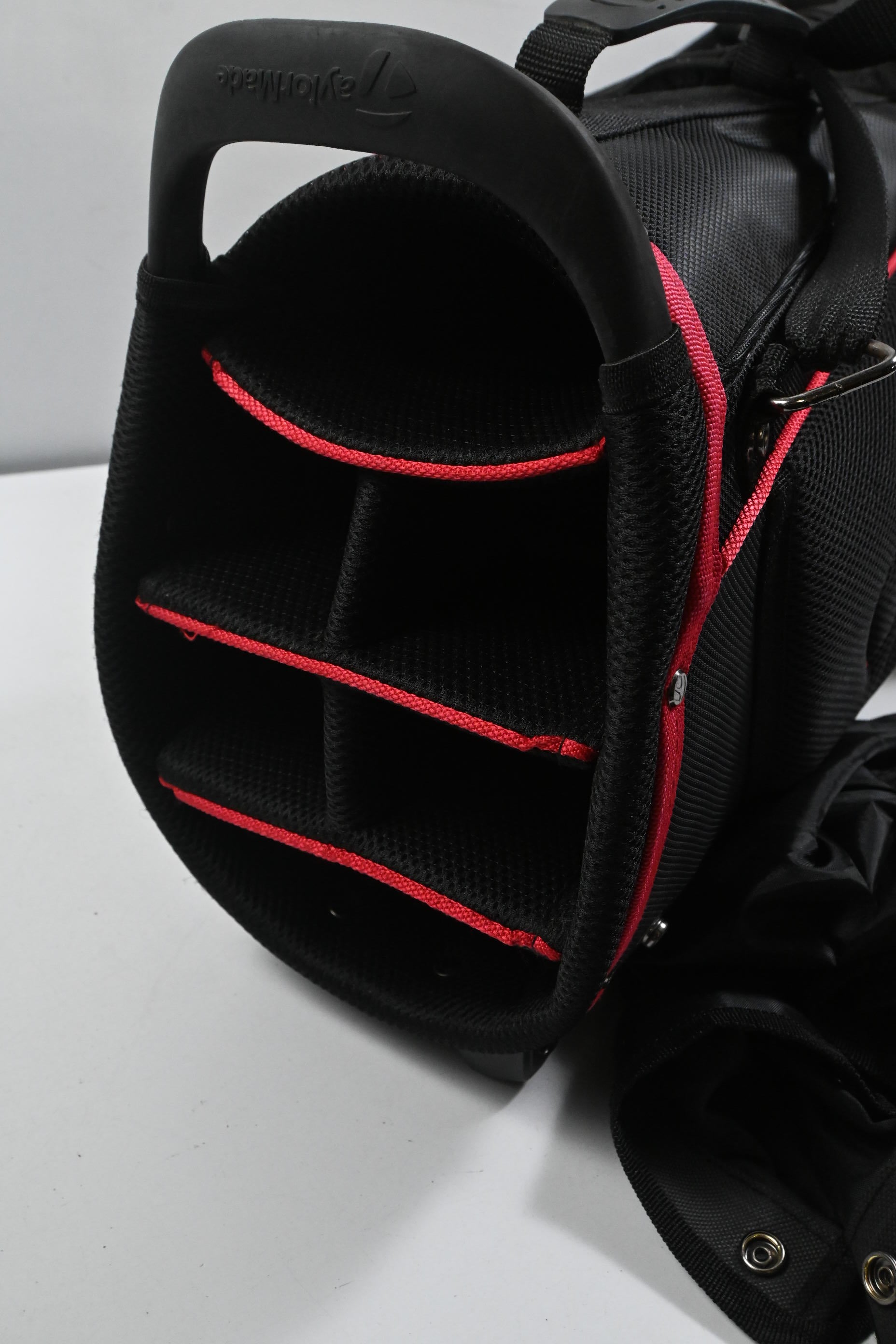 Taylormade Stand Bag / 6-Way Divider / Black, Red & White