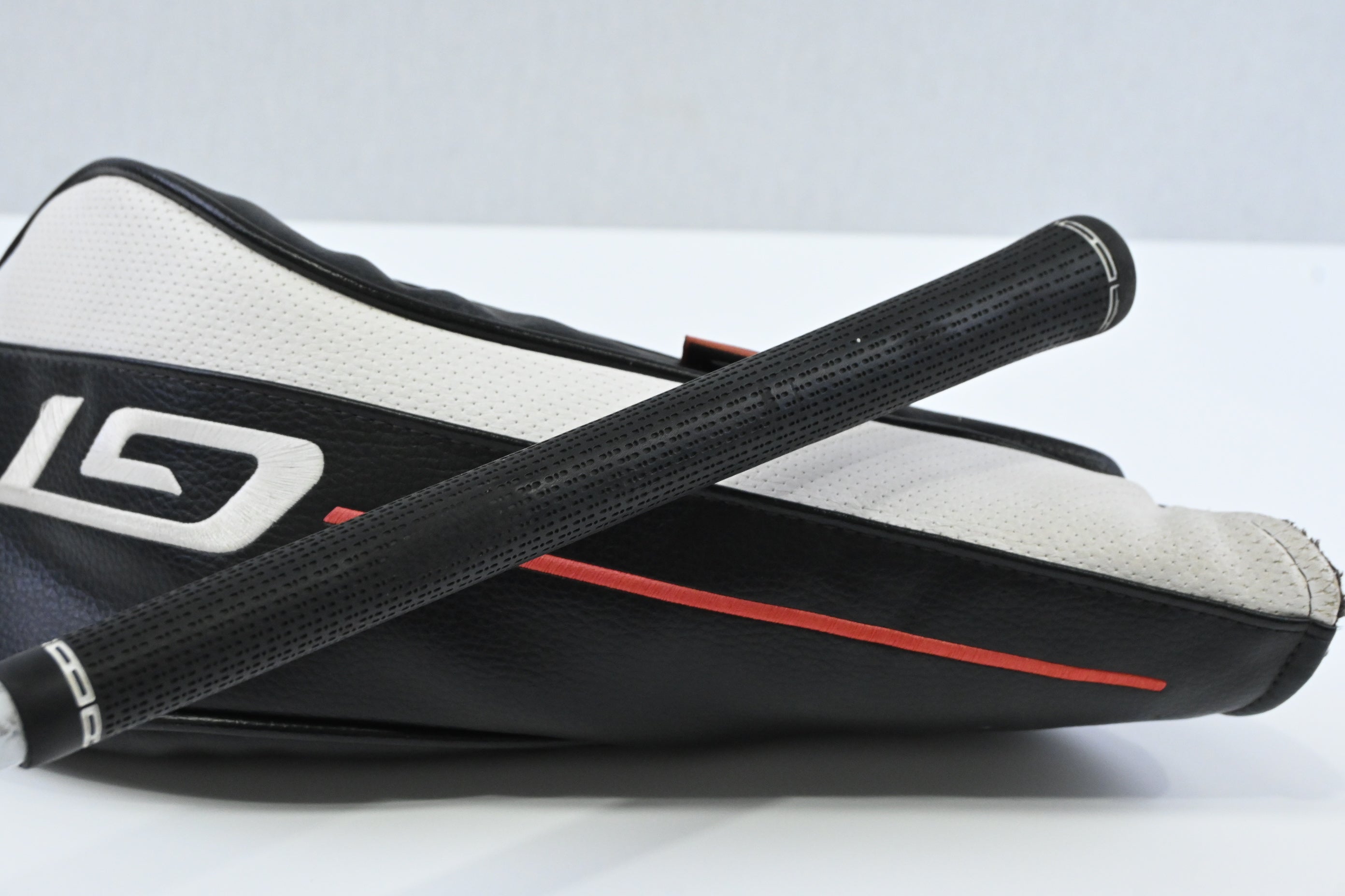 Titleist GT2 Driver / 10 Degree / Regular Flex Denali Red 50 Shaft