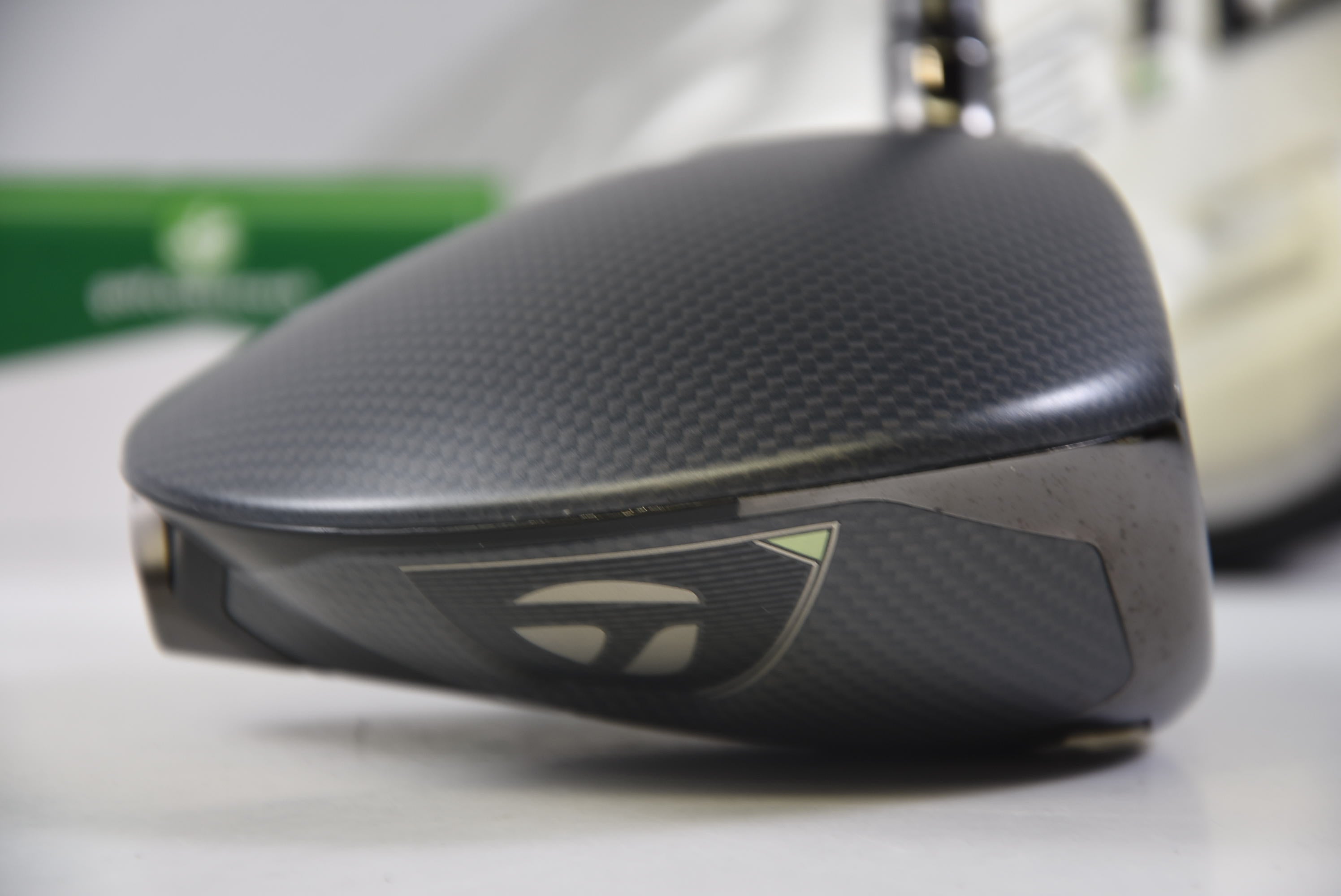 Taylormade Qi35 LS Driver / 9 Degree / Stiff Flex Kai'li Dark Waves White 60