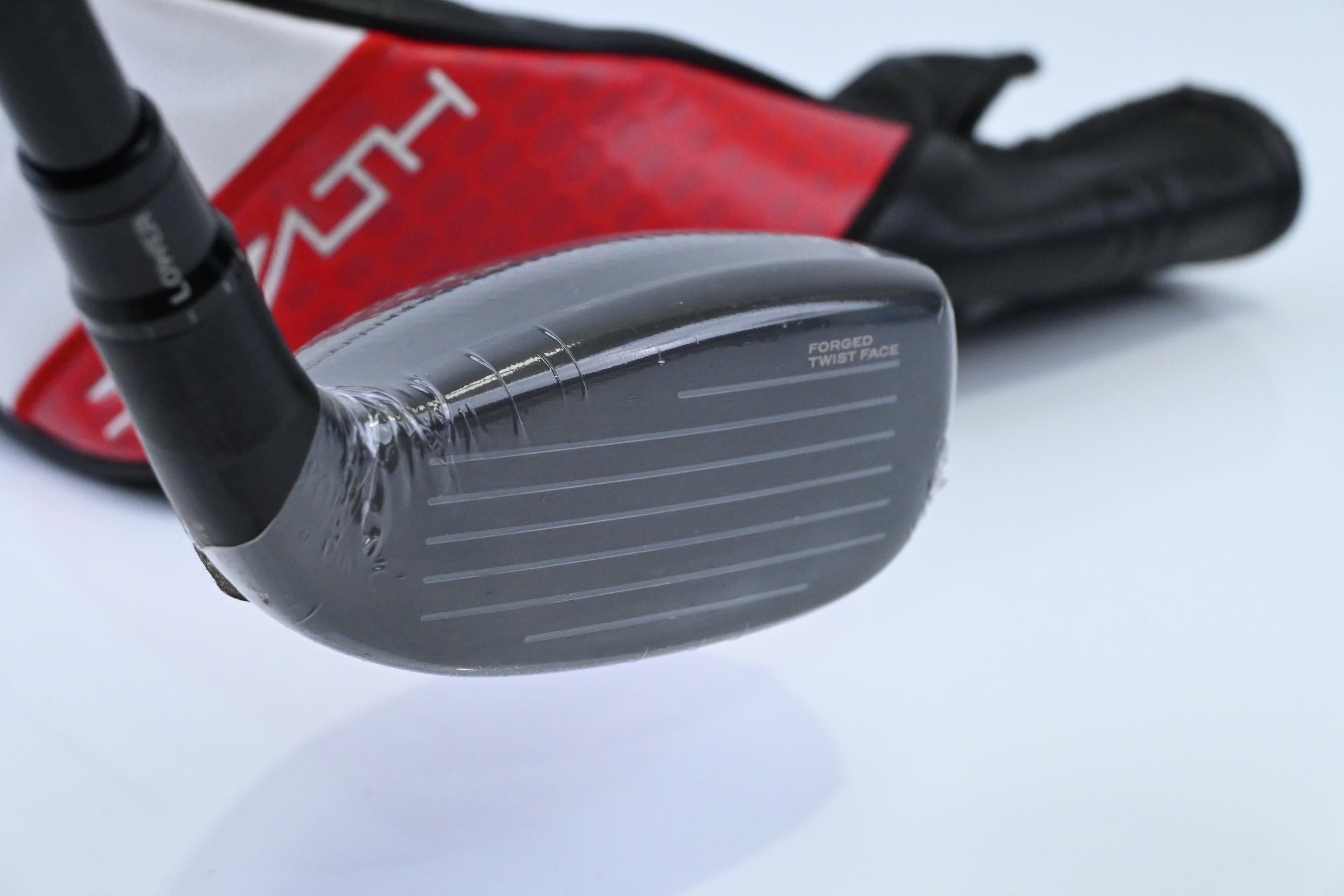 Left Hand Taylormade Stealth Plus #4 Hybrid / 22 Degree / Regular Flex Kai'li 75