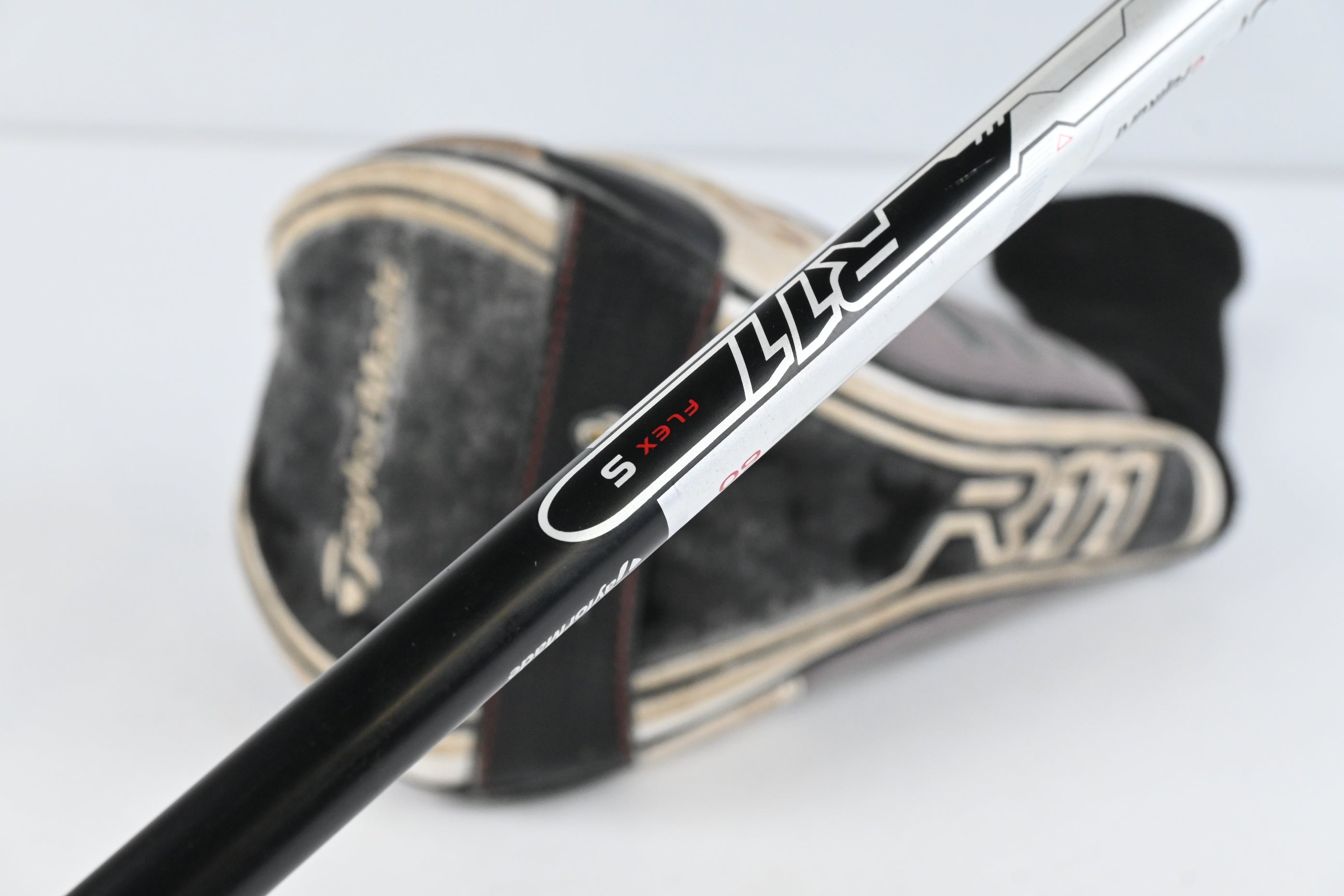 Taylormade R11 Driver / 9 Degree / Stiff Flex Fujikura Blur 60 Shaft