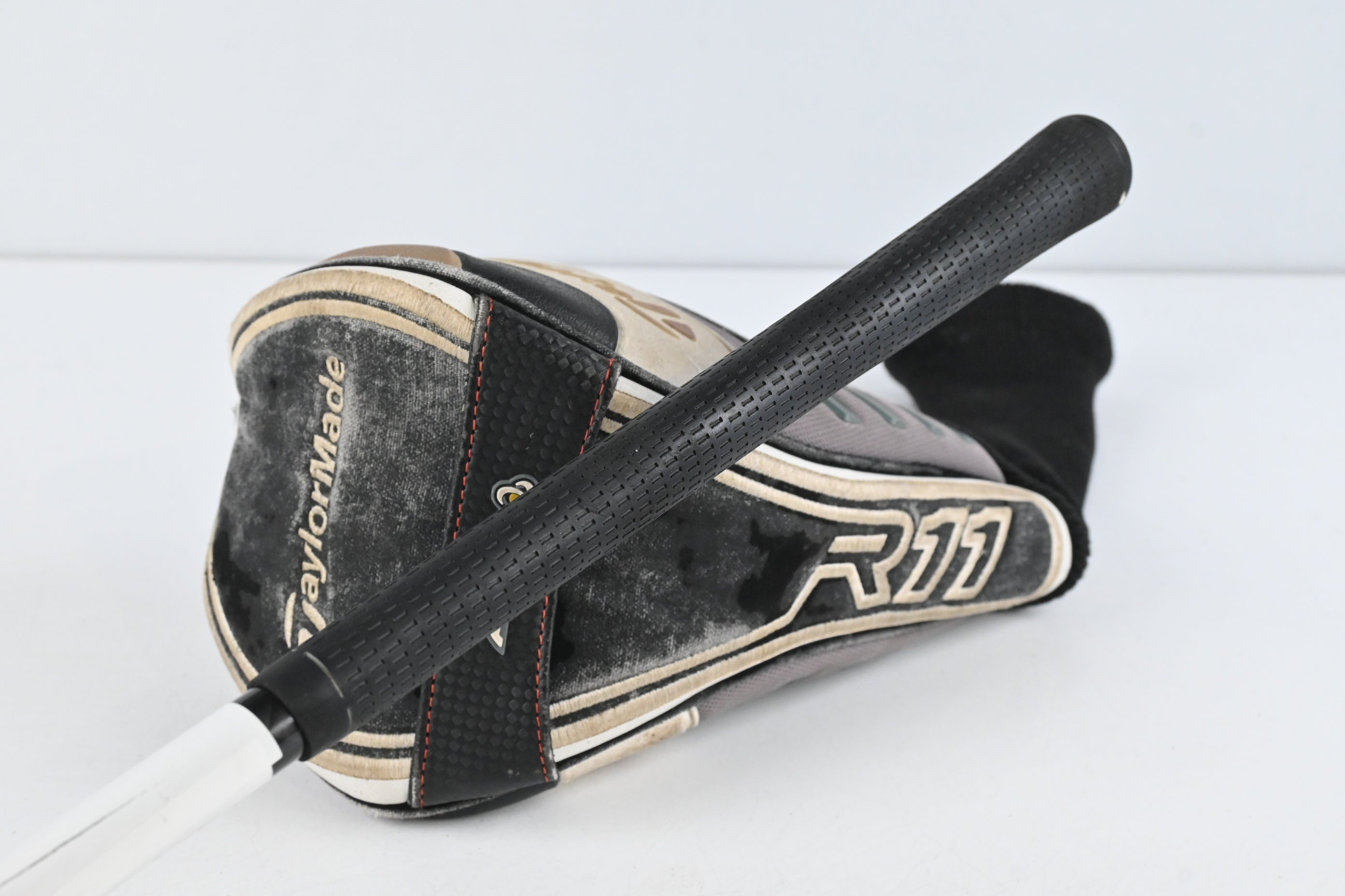 Taylormade R11 Driver / 9 Degree / Stiff Flex Fujikura Blur 60 Shaft