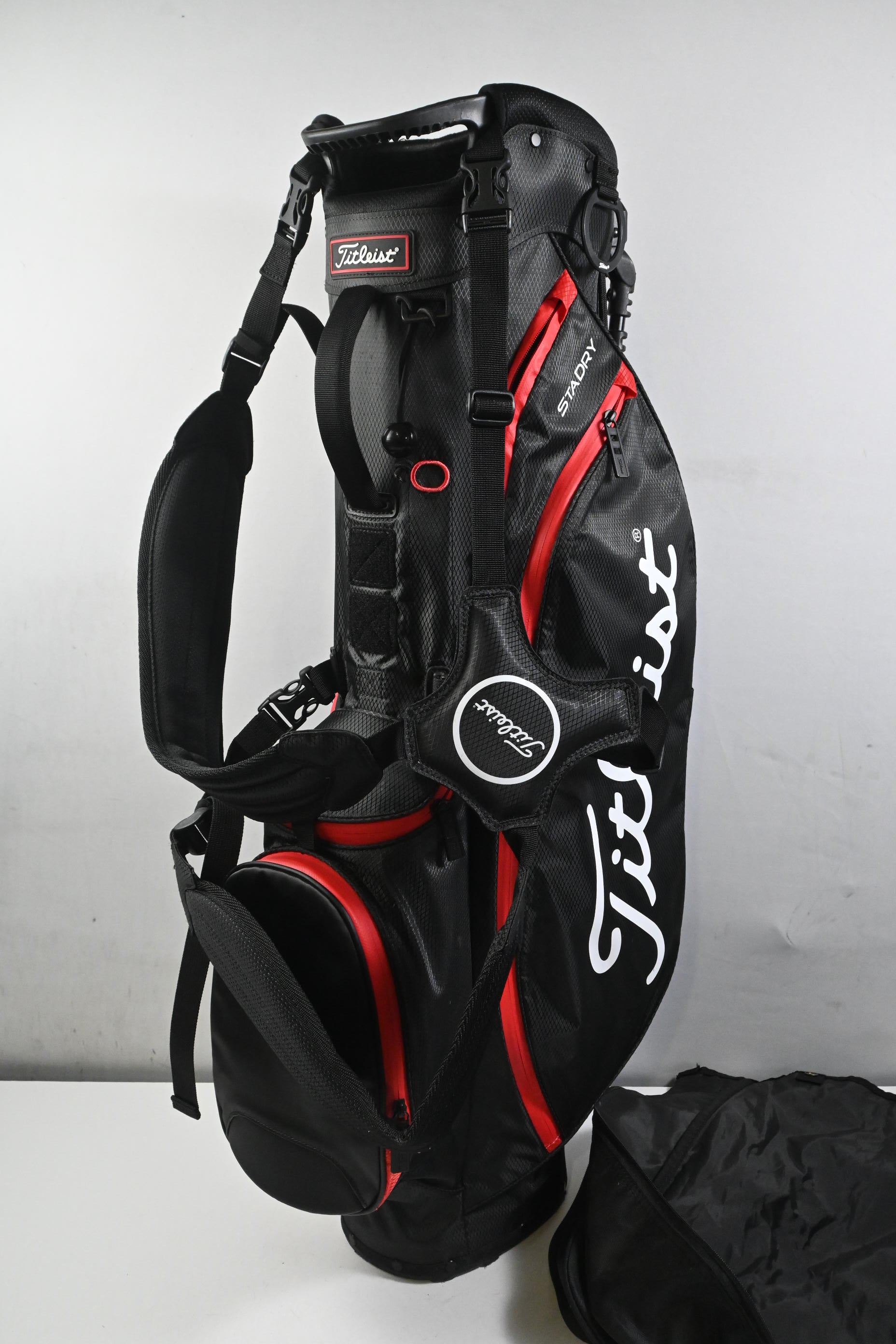 Titleist Players 4 StaDry Stand Bag / 4-Way Divider / Black, Red
