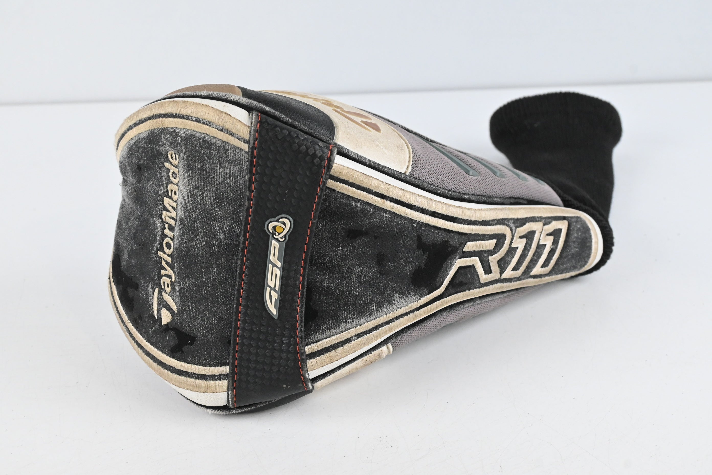 Taylormade R11 Driver / 9 Degree / Stiff Flex Fujikura Blur 60 Shaft