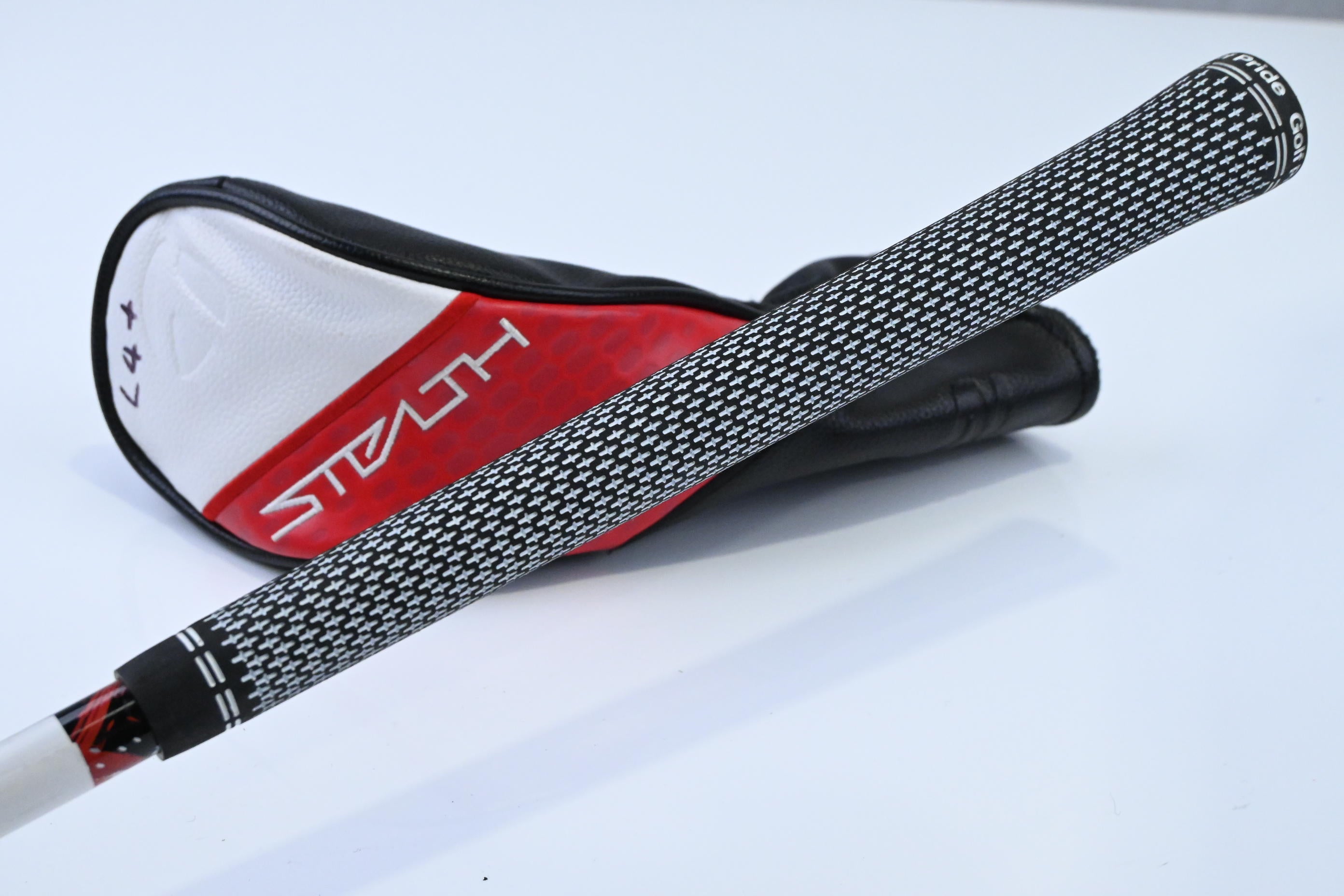 Left Hand Taylormade Stealth Plus #4 Hybrid / 22 Degree / Regular Flex Kai'li 75