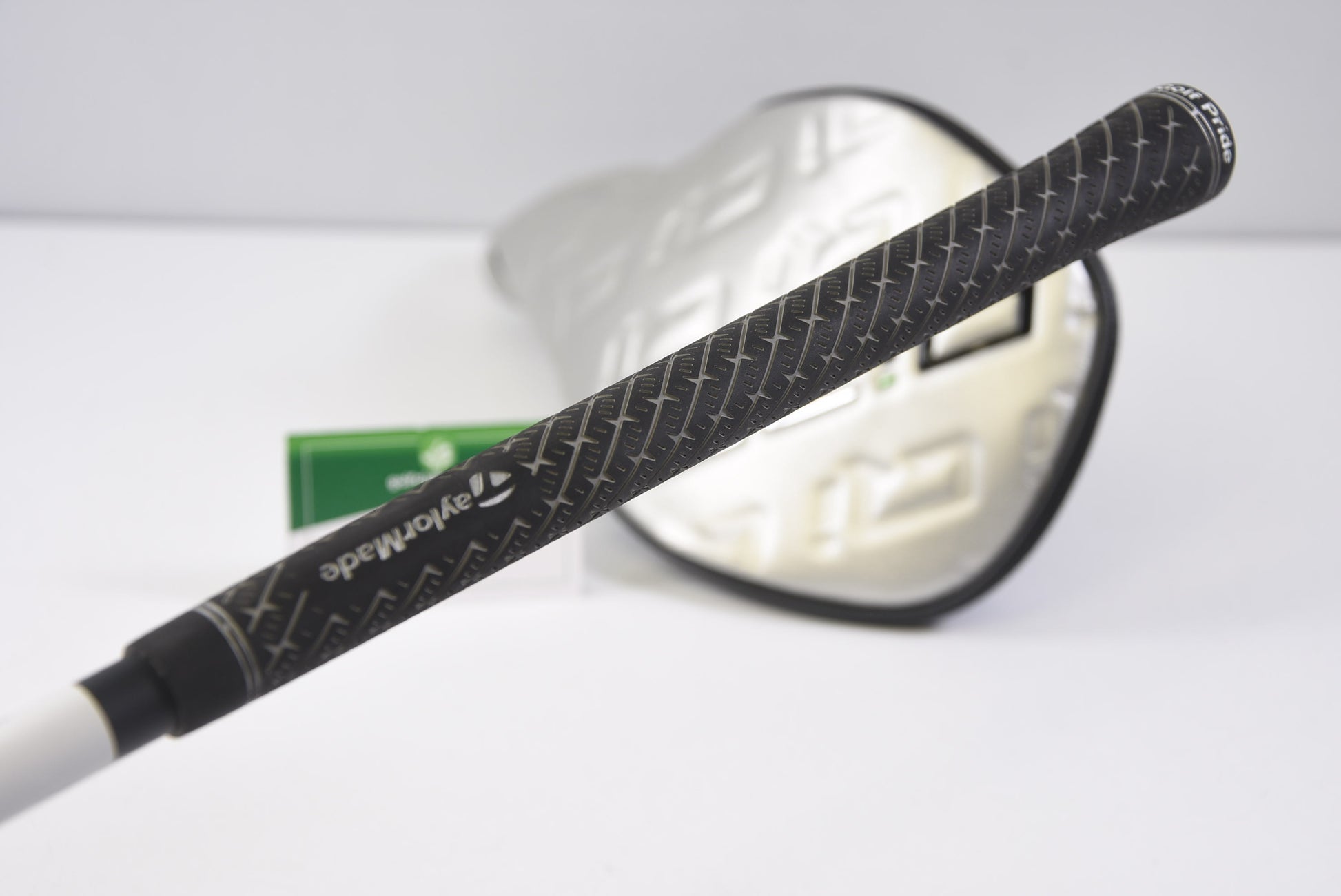 Taylormade Qi35 LS Driver / 9 Degree / Stiff Flex Kai'li Dark Waves White 60