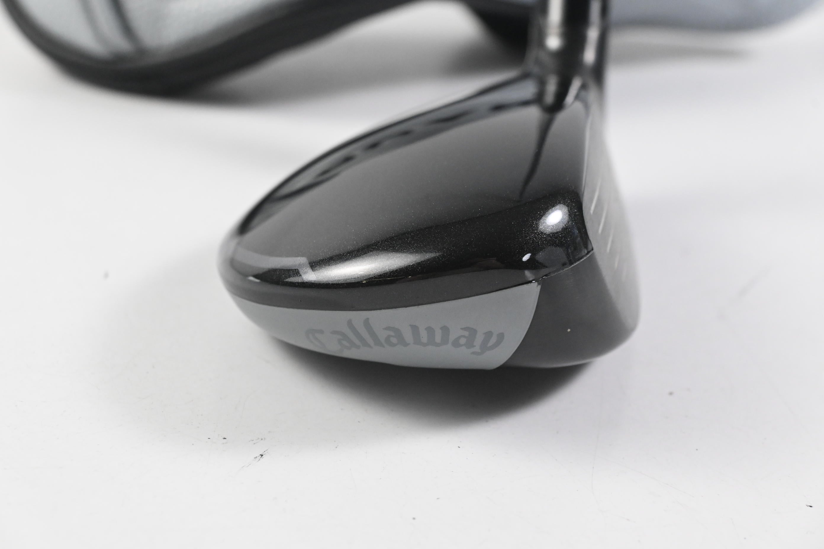 Callaway Quantum Max OS #4 Hybrid / 20 Degree / Regular Flex Denali Frost 60