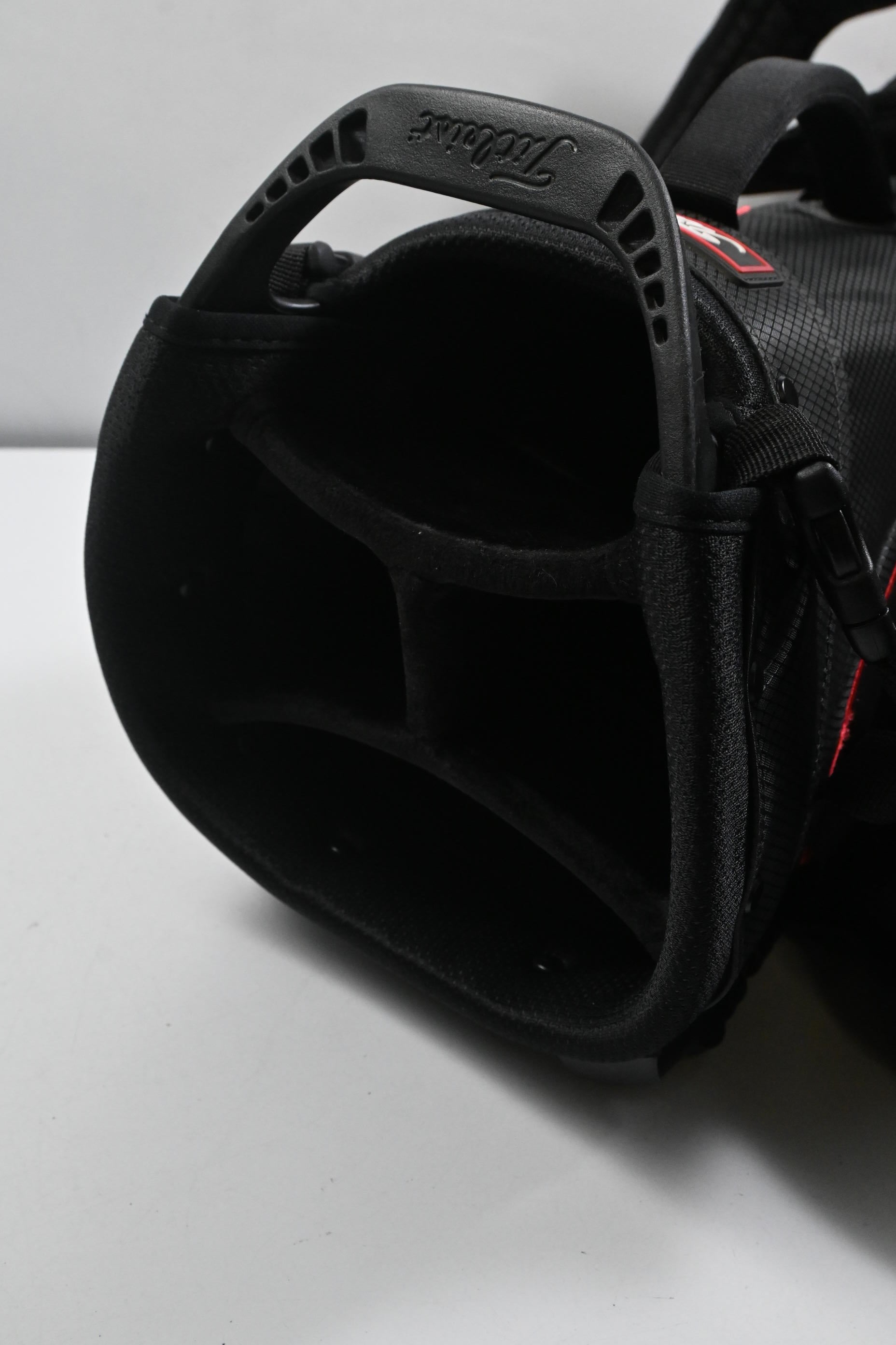 Titleist StaDry Stand Bag / 4-Way Divider / Black, White & Red