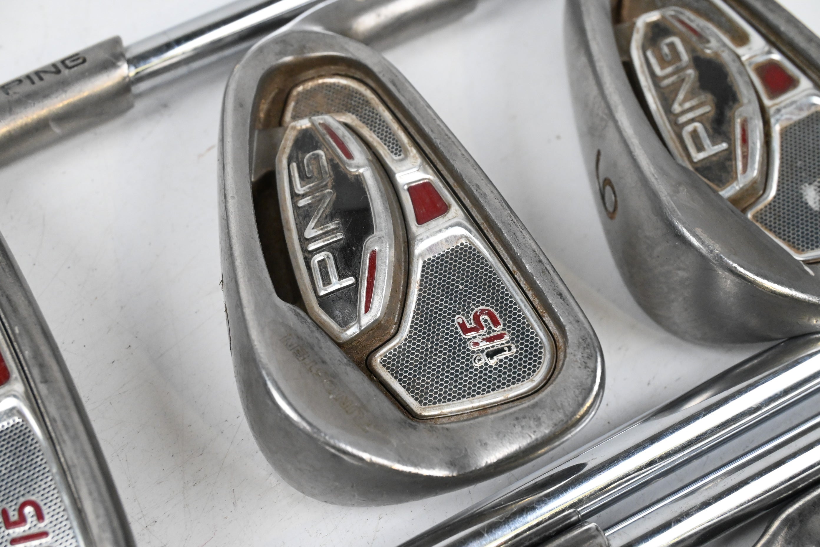 Ping i15 Irons / 4-PW / White Dot / Regular Flex Ping AWT Shafts