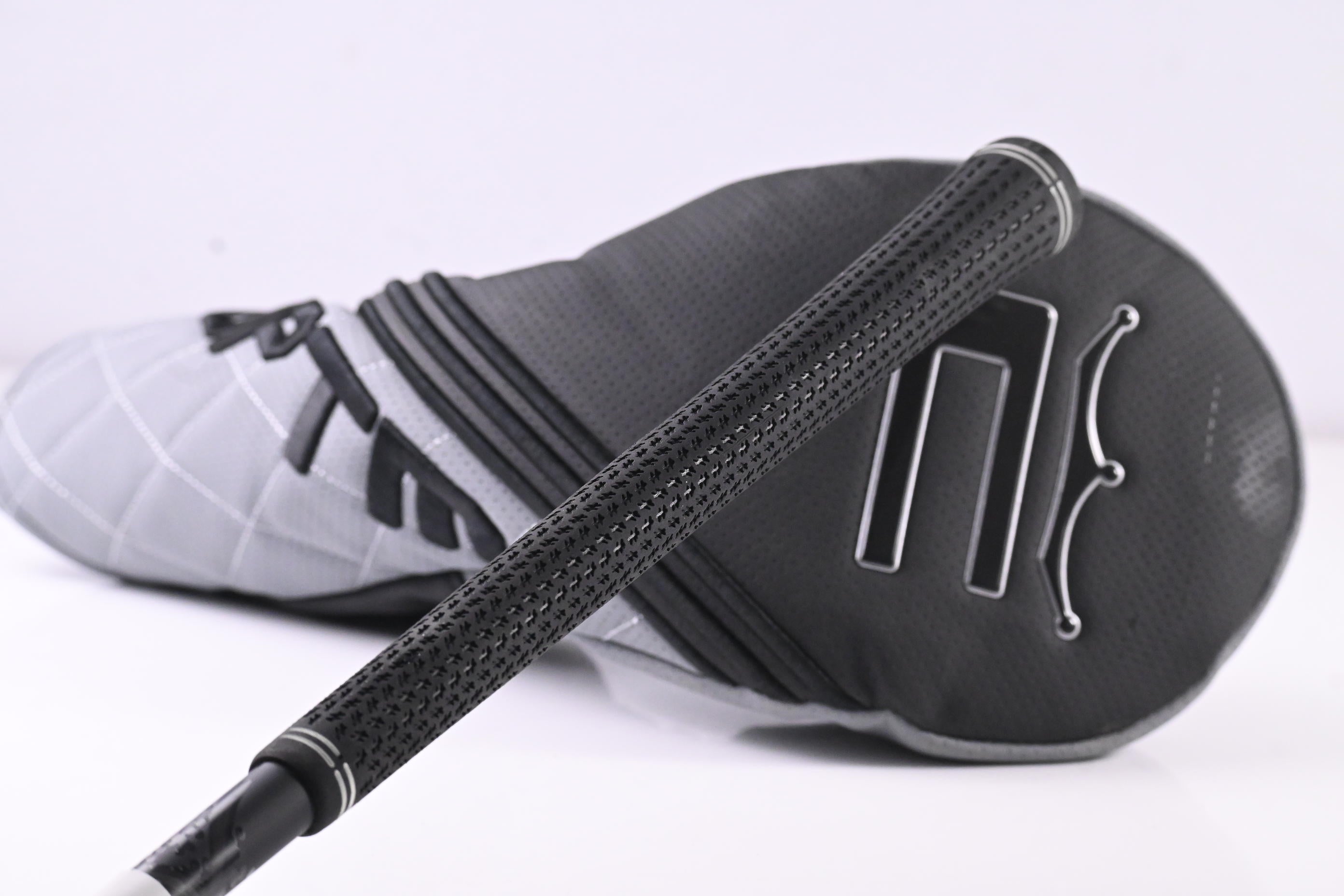 Cobra OPTM MAX-D Driver / 10.5 Degree / Regular Flex Kai`li Red Dark Waves 50