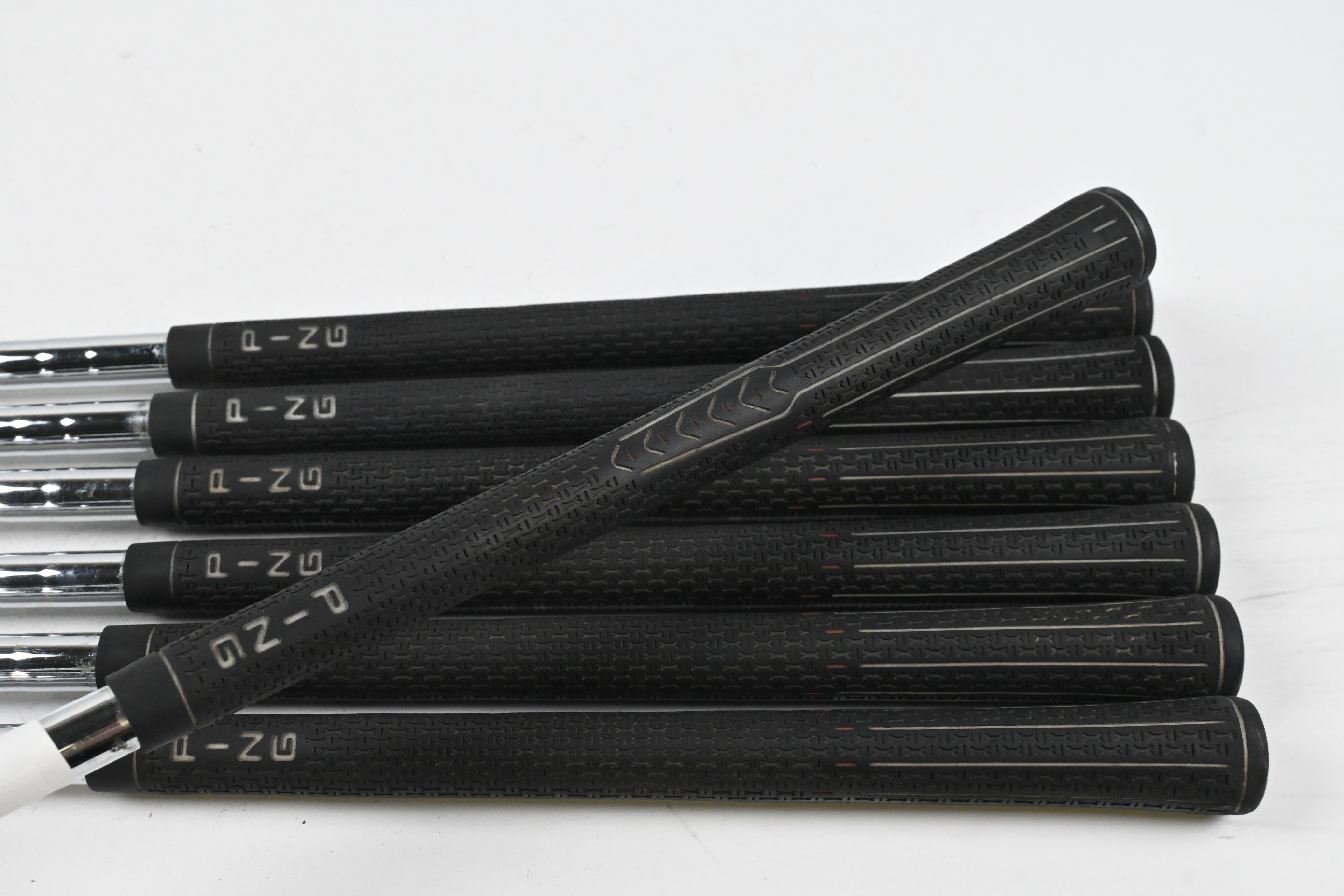 Ping i15 Irons / 4-PW / White Dot / Regular Flex Ping AWT Shafts