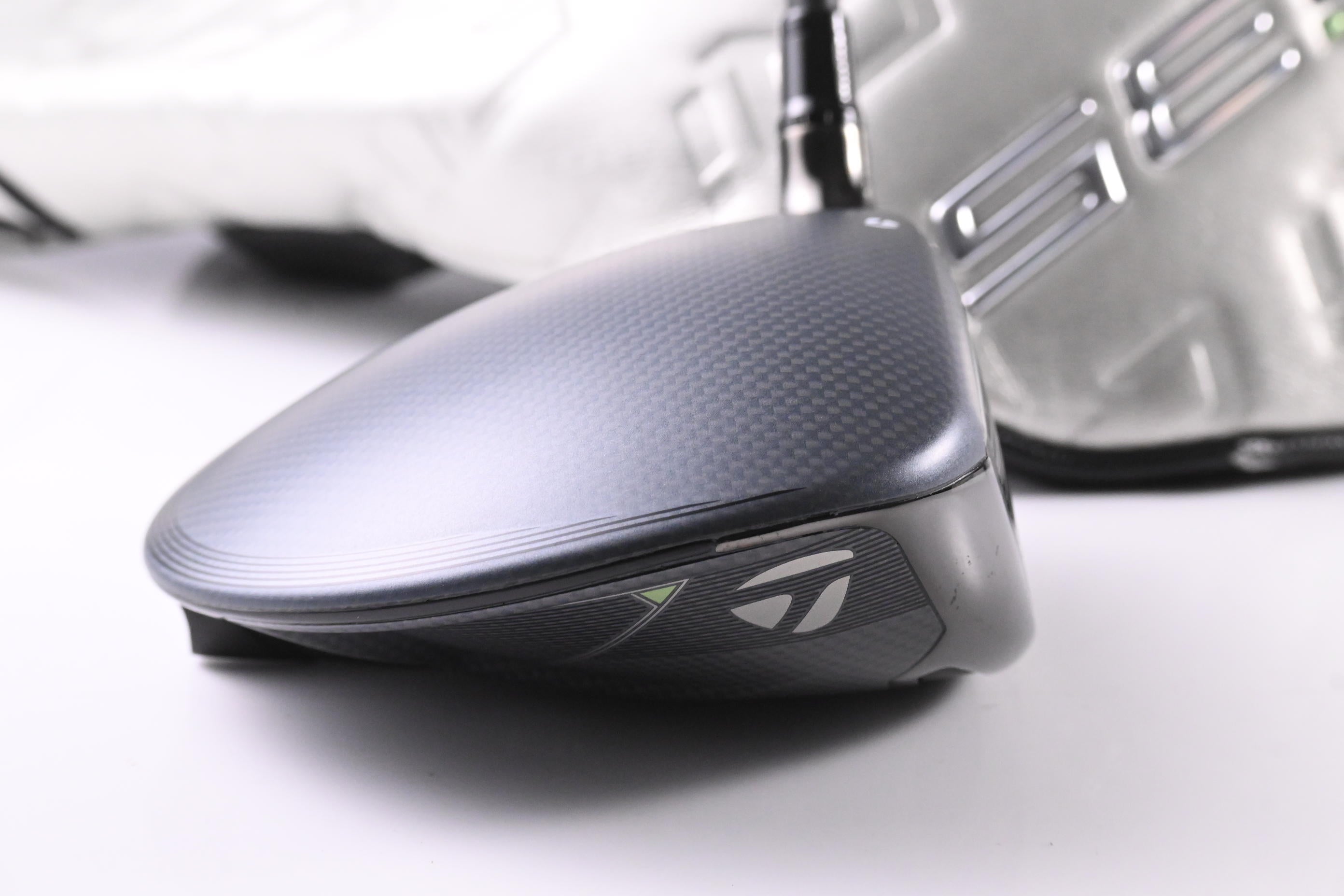 Taylormade Qi35 Driver / 10.5 Degree / Regular Flex Ventus Blue 5 Shaft