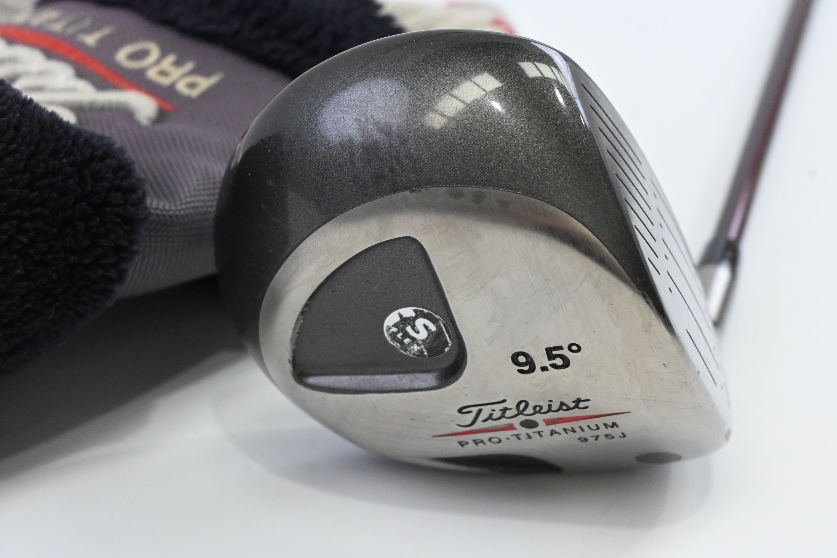 Titleist 975 J Driver / 9.5 Degree / Stiff Flex Grafalloy ProLite 35 Shaft