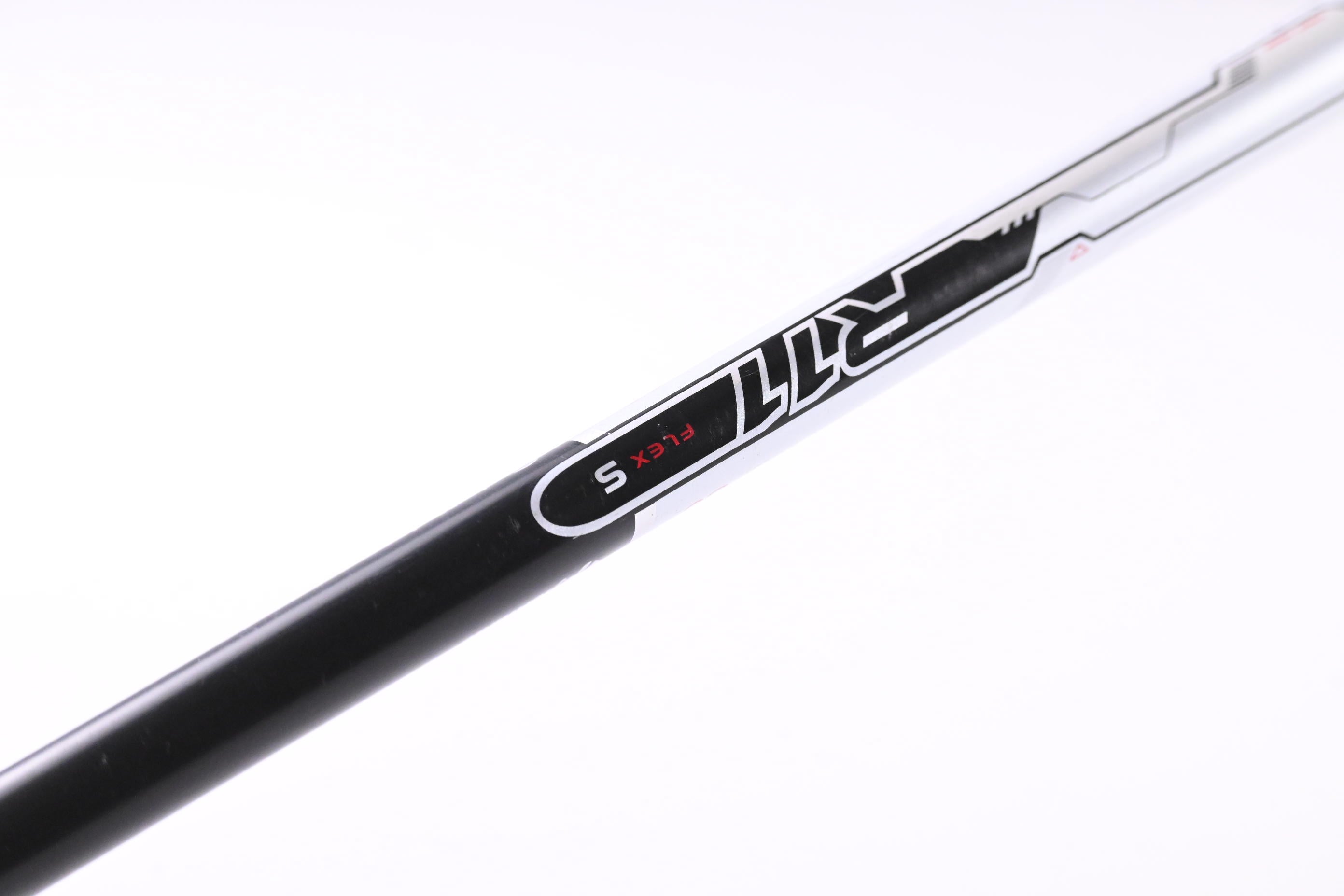 Taylormade R11 Driver / 9 Degree / Stiff Flex Fujikura Blur 60 Shaft