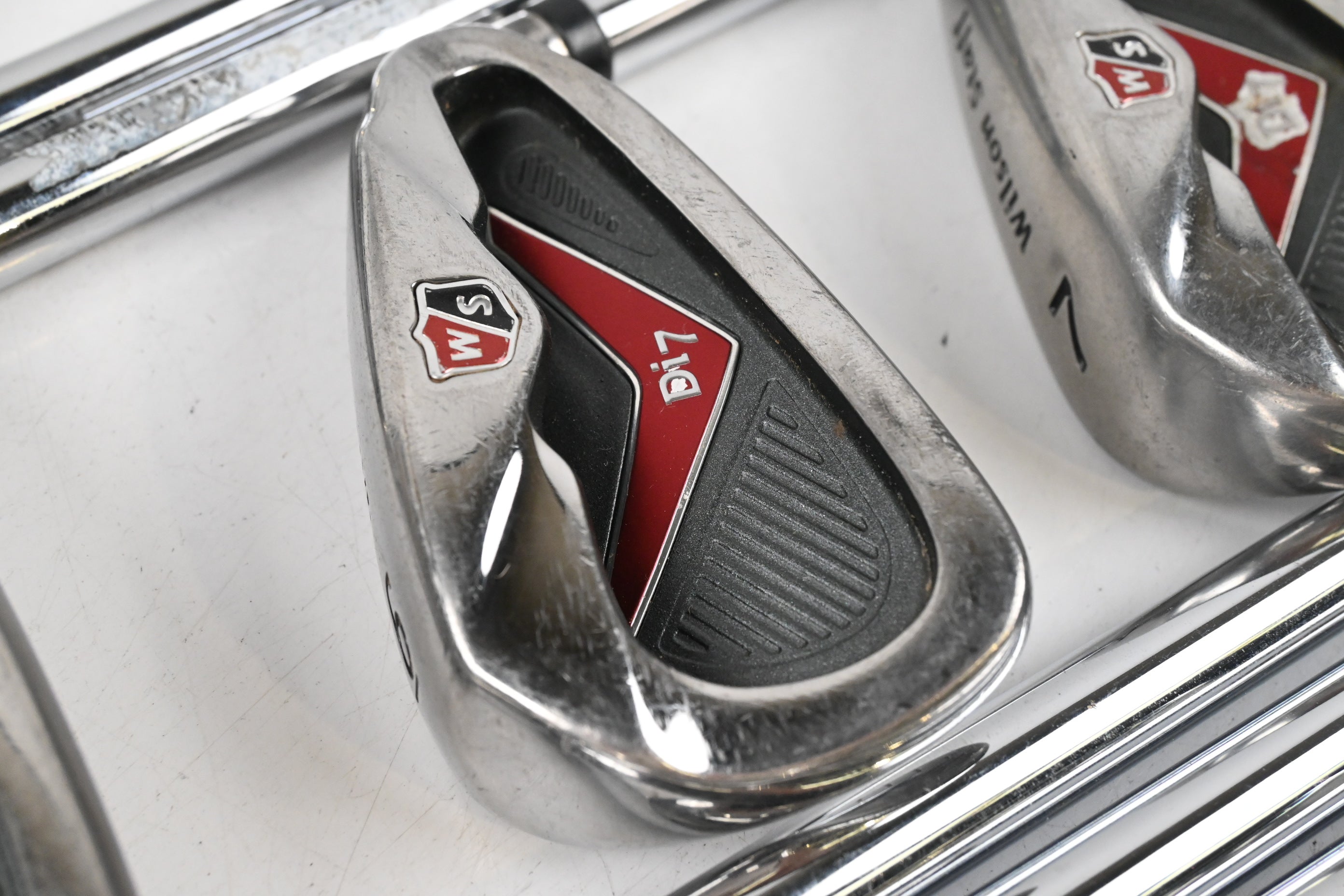Wilson Di7 Irons / 4-PW+SW / Uniflex TX-105 FS Shafts