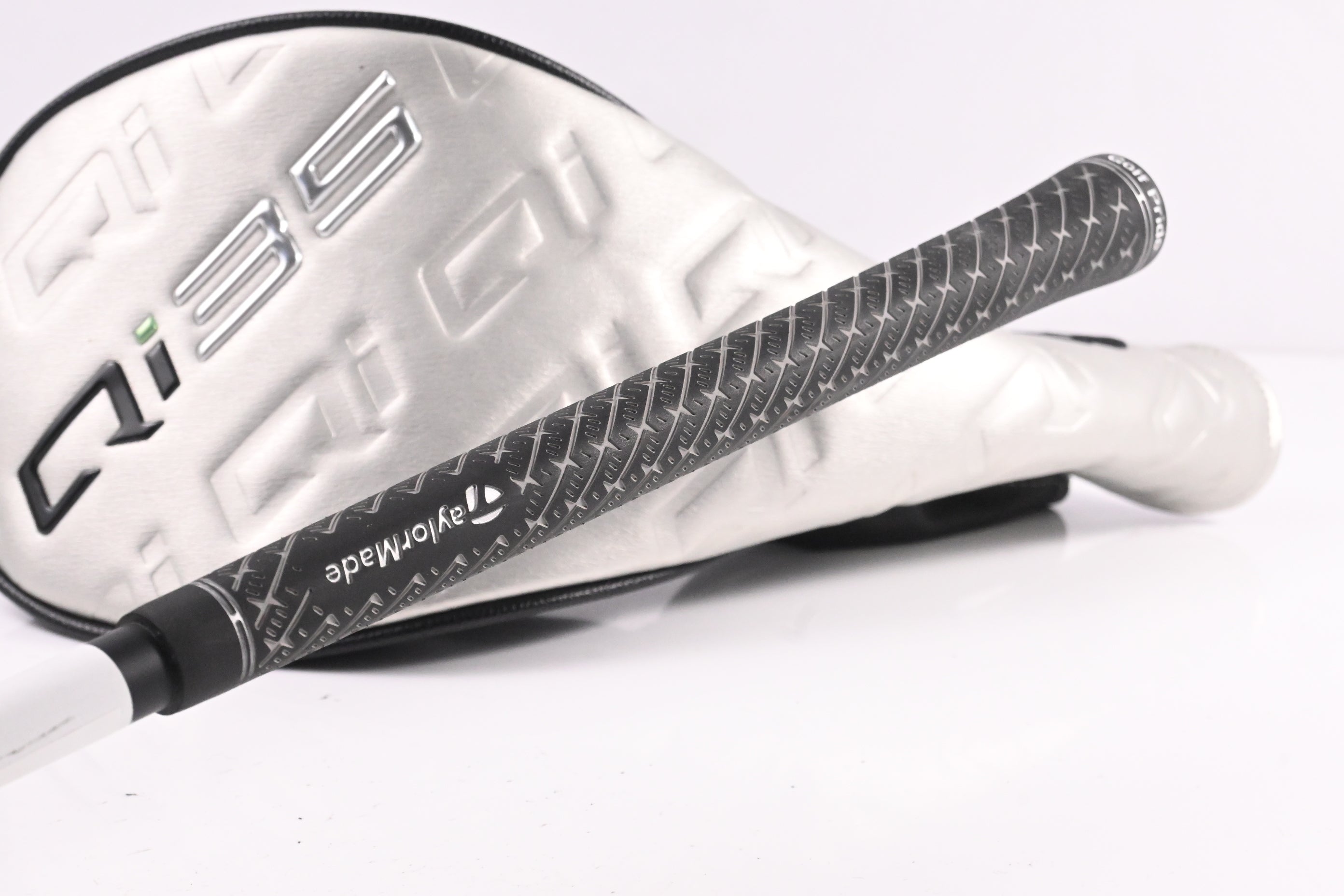 Taylormade Qi35 LS Driver / 9 Degree / Stiff Flex Kai'li Dark Waves White 60