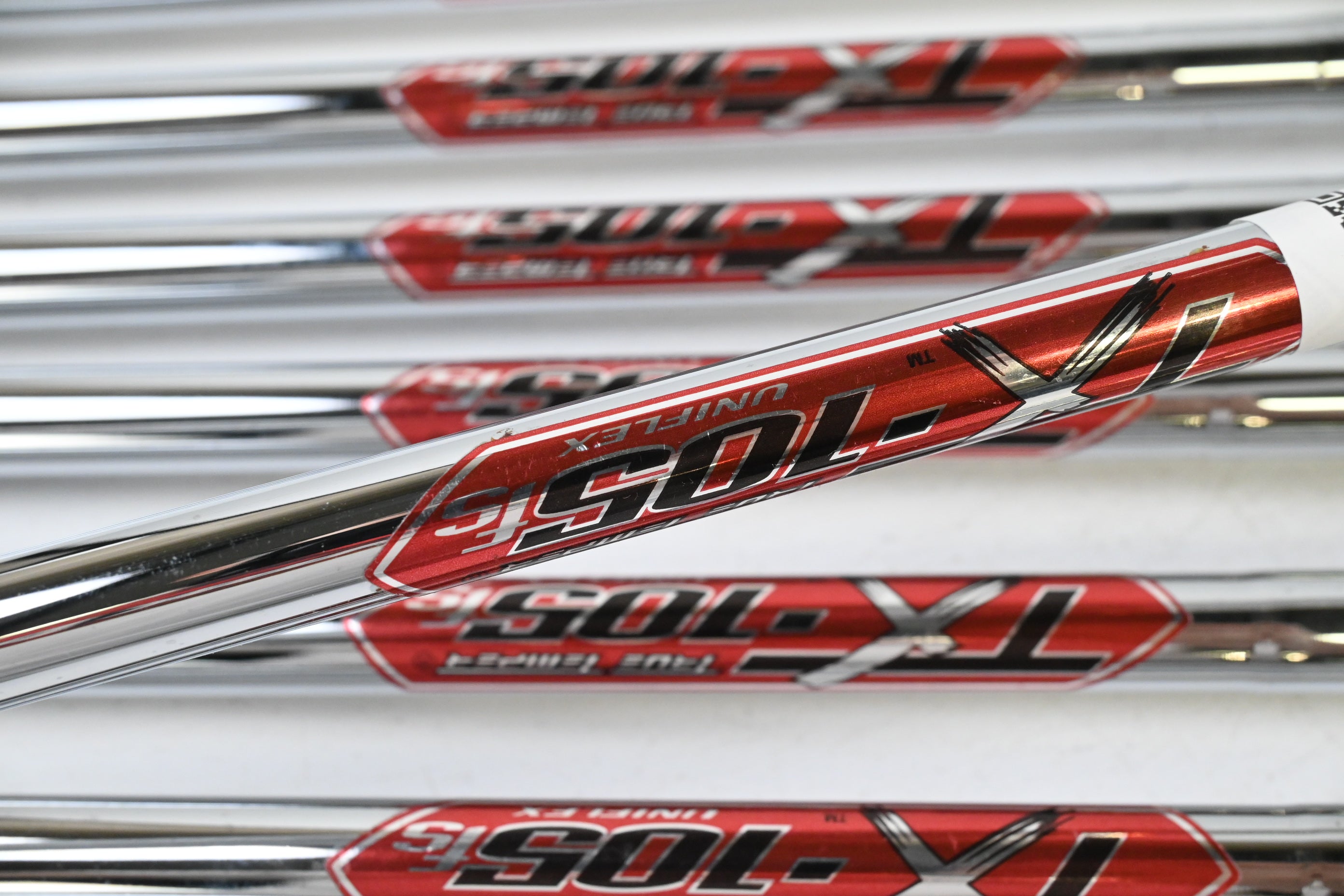 Wilson Di7 Irons / 4-PW+SW / Uniflex TX-105 FS Shafts