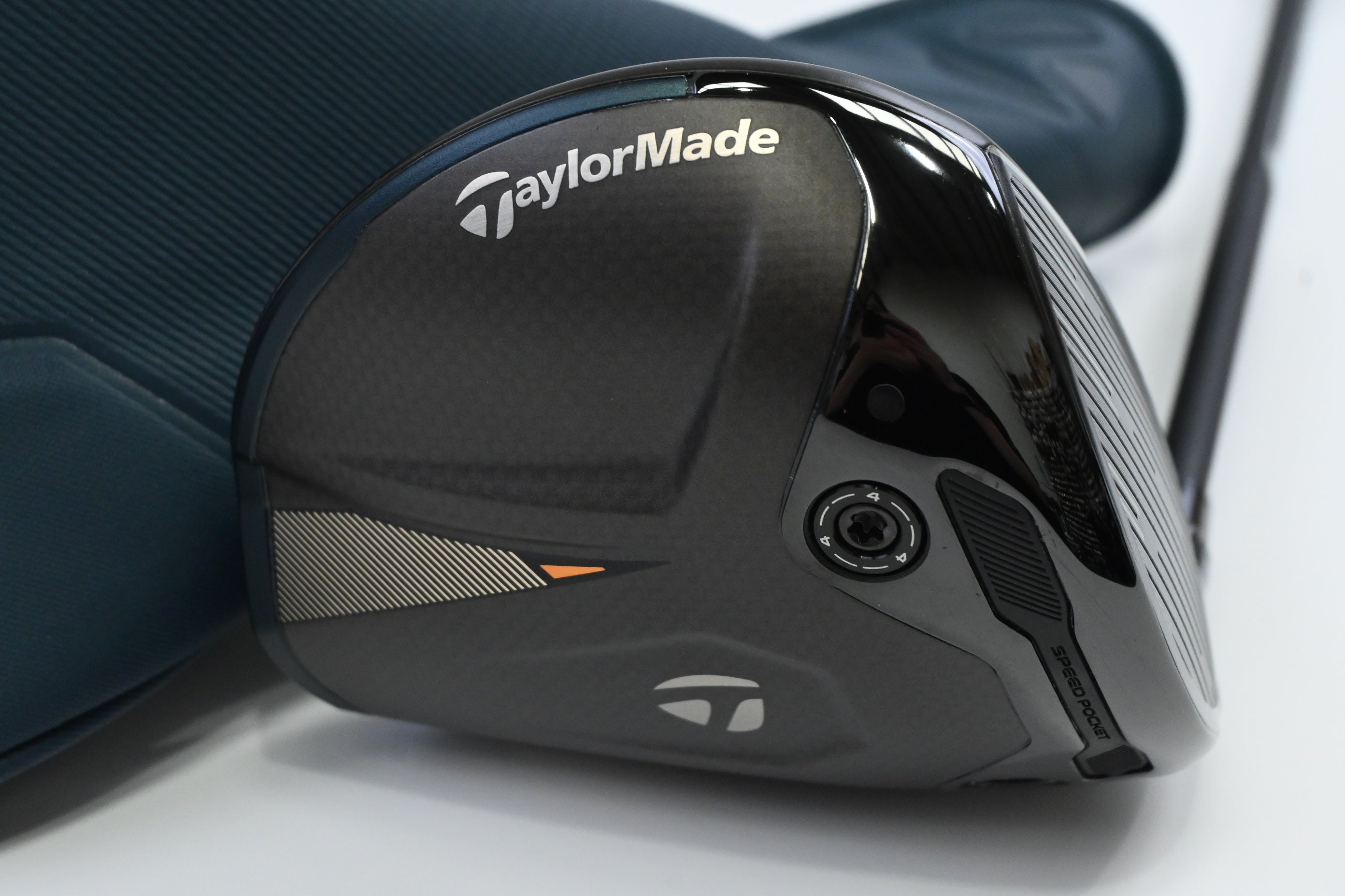 Taylormade Qi4D Driver / 9 Degree / Stiff Flex Taylormade Reax Blue 50 Shaft
